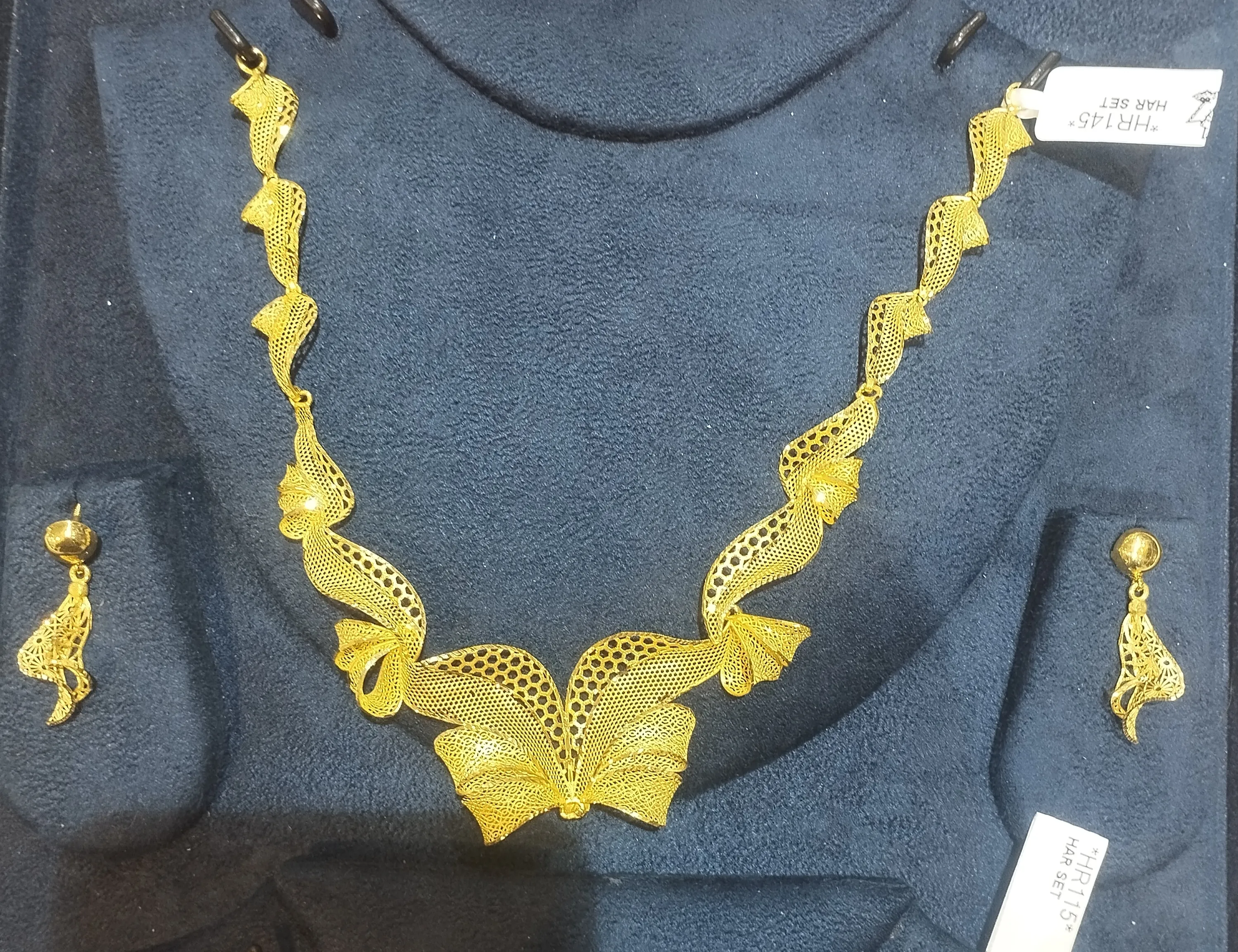 Gold Filigree Jewelry Set view 2
