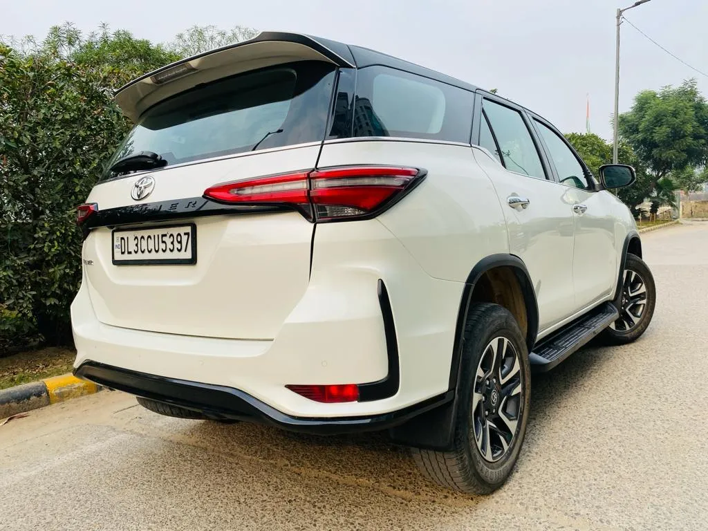 Toyota Legender Automatic view 5
