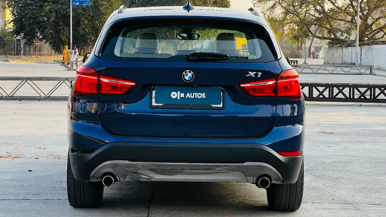 BMW X1 sDrive20d view 2