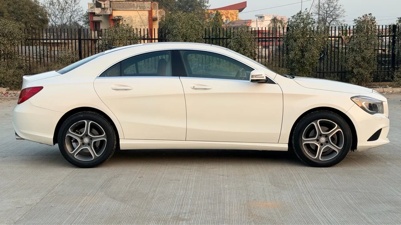 Mercedes-Benz CLA-Class view 3