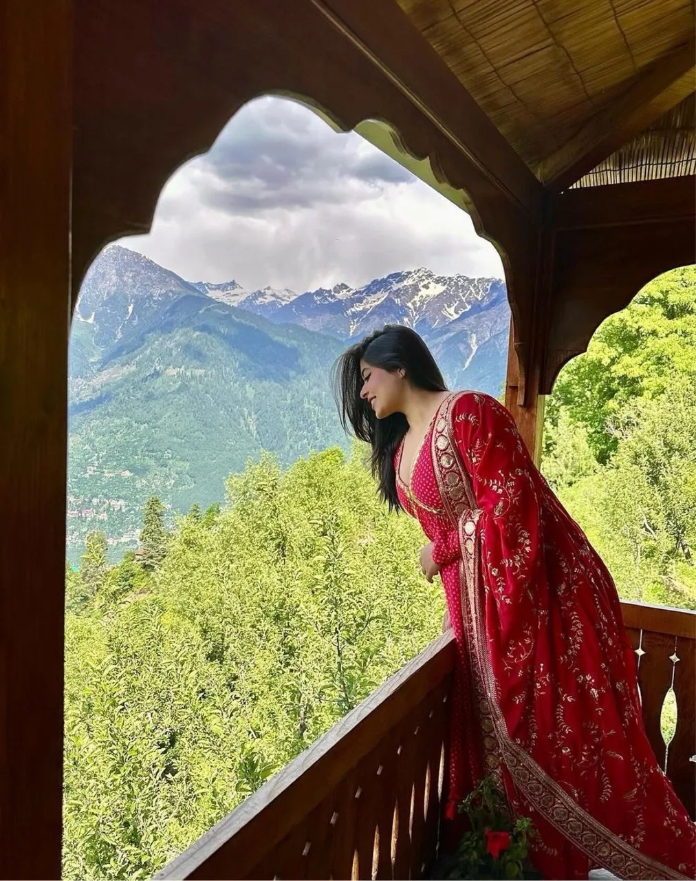 Ruhani Suit Set - Red view 2