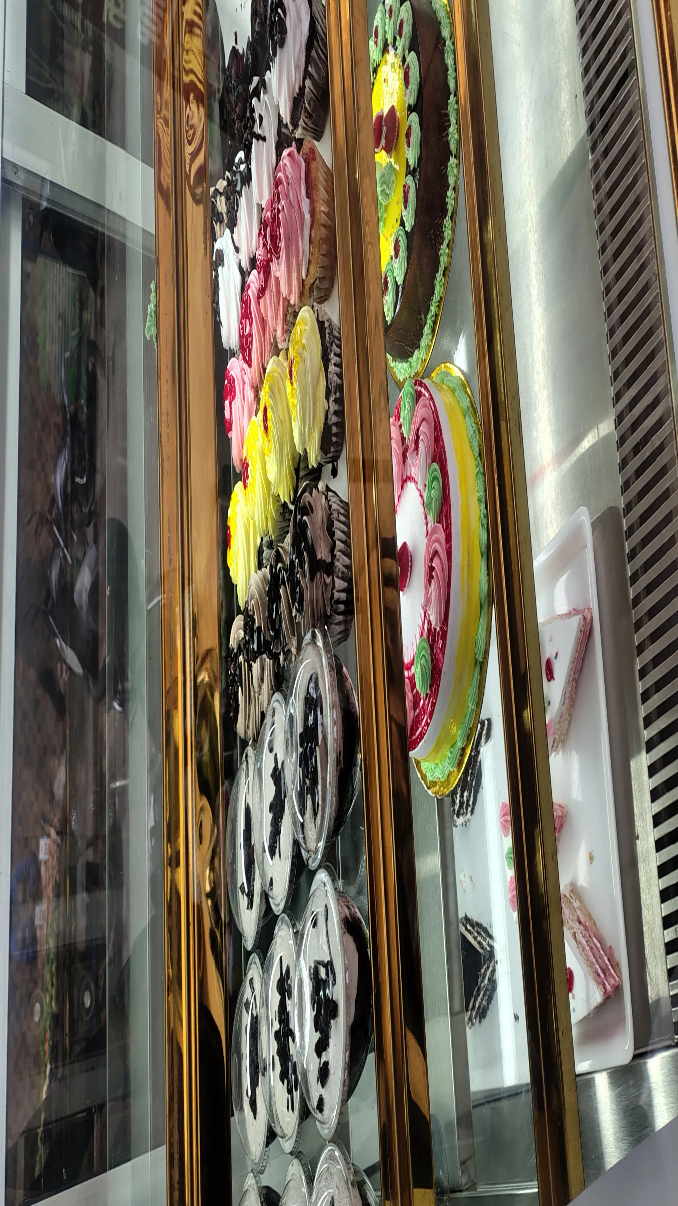 Live Cake Shop Cakes view 3