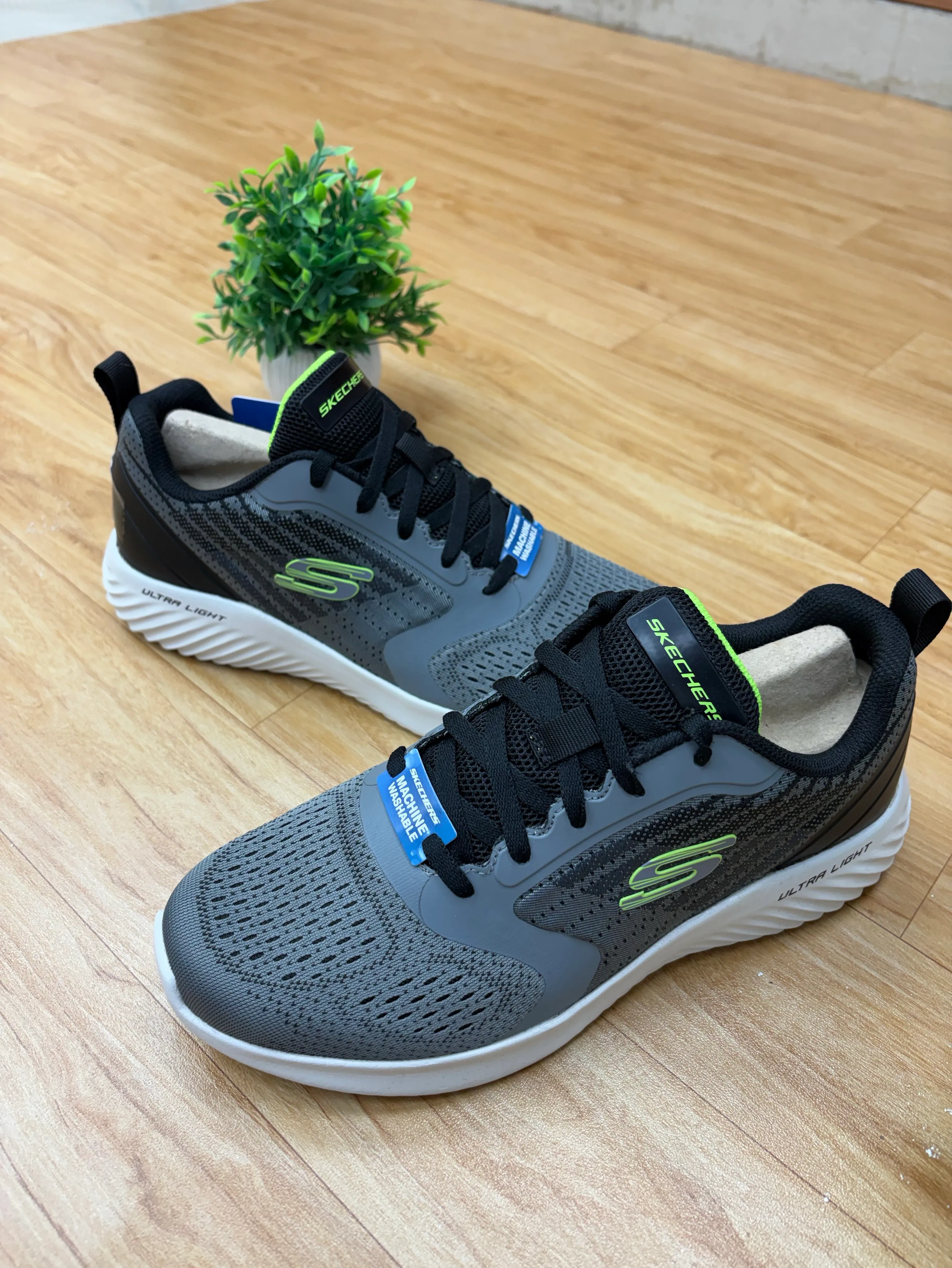 Skechers Ultra Light Shoes view 2