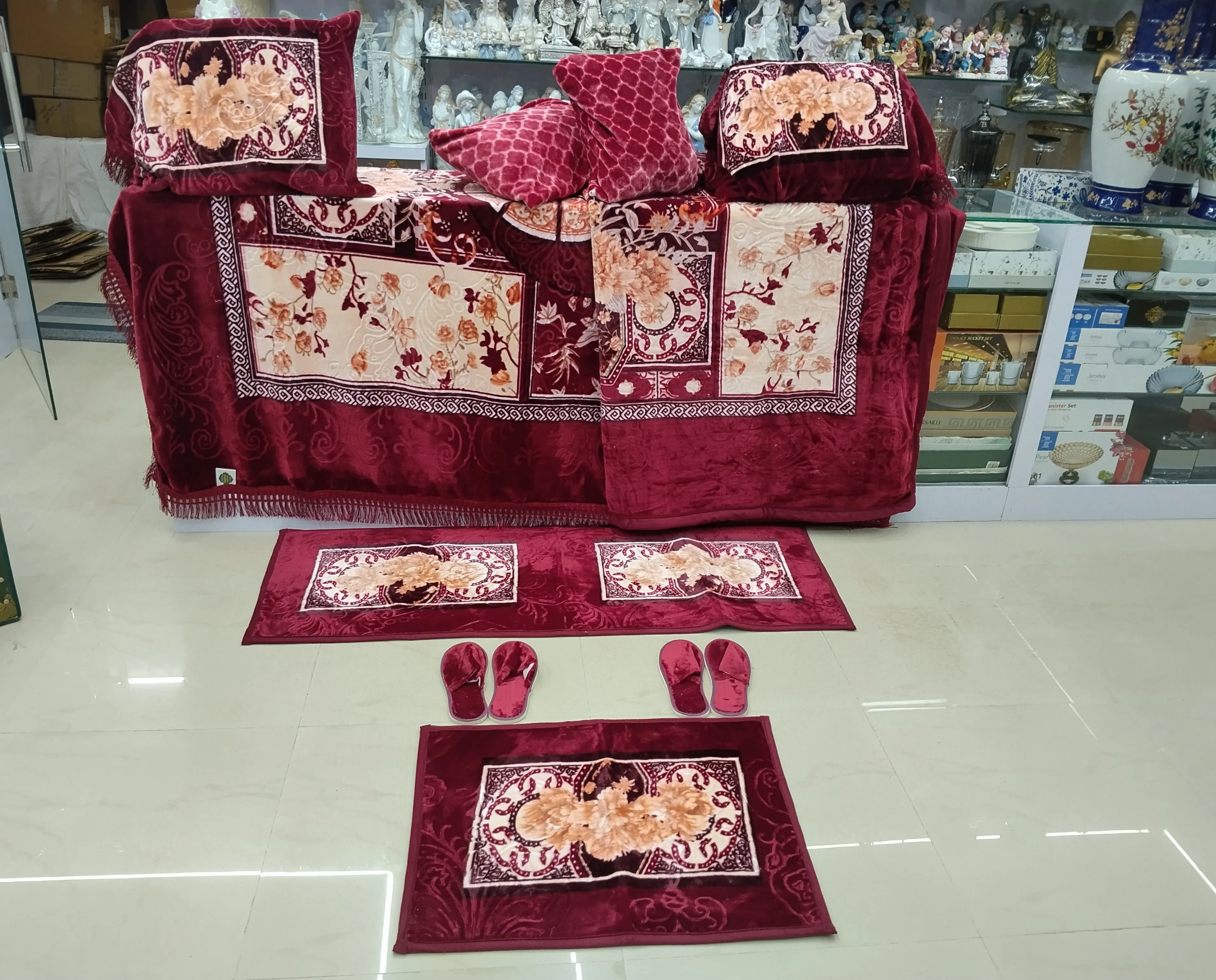 Velvet Bedspread Set view 2