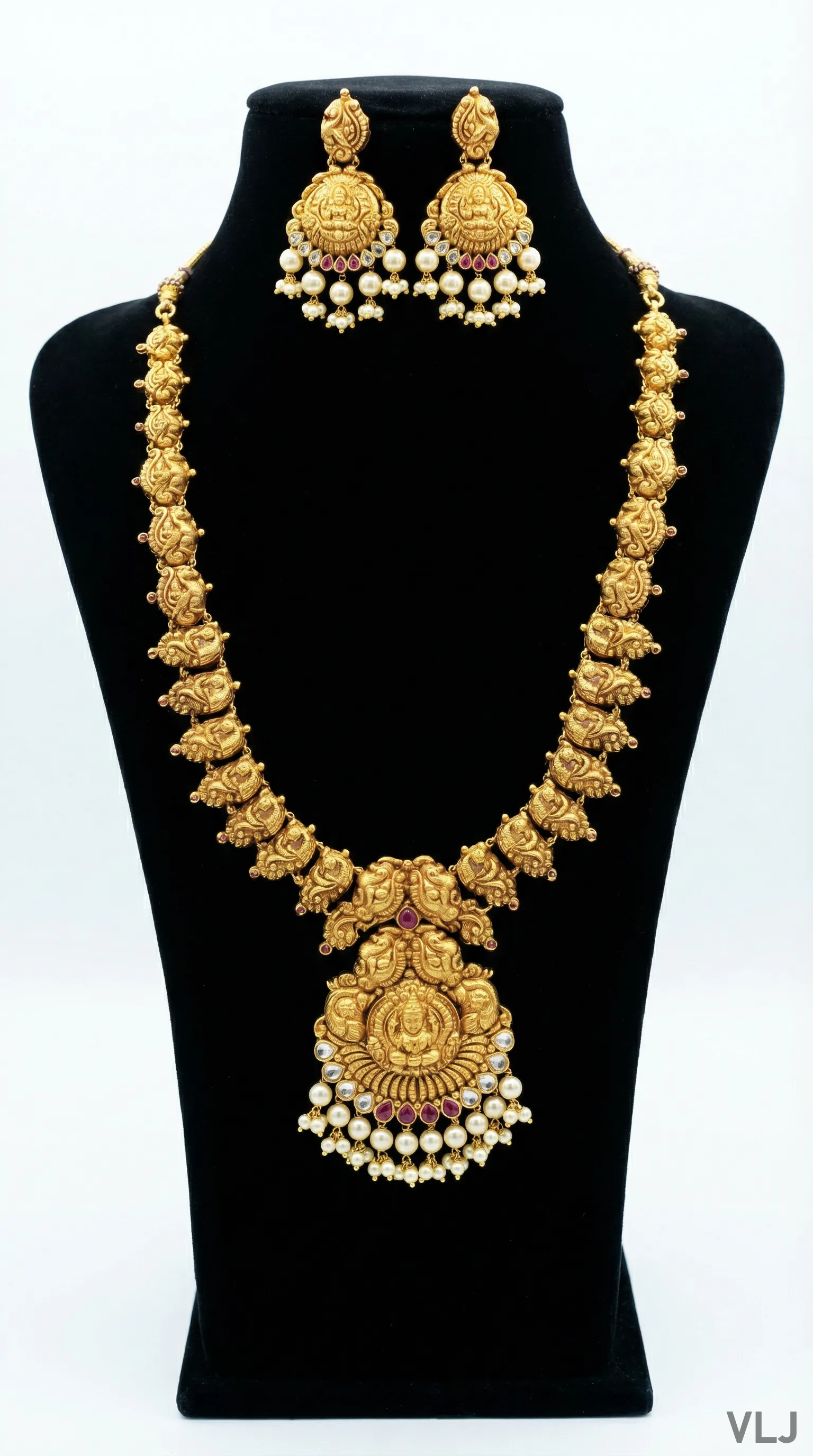 Gold Traditional Necklace Set view 2