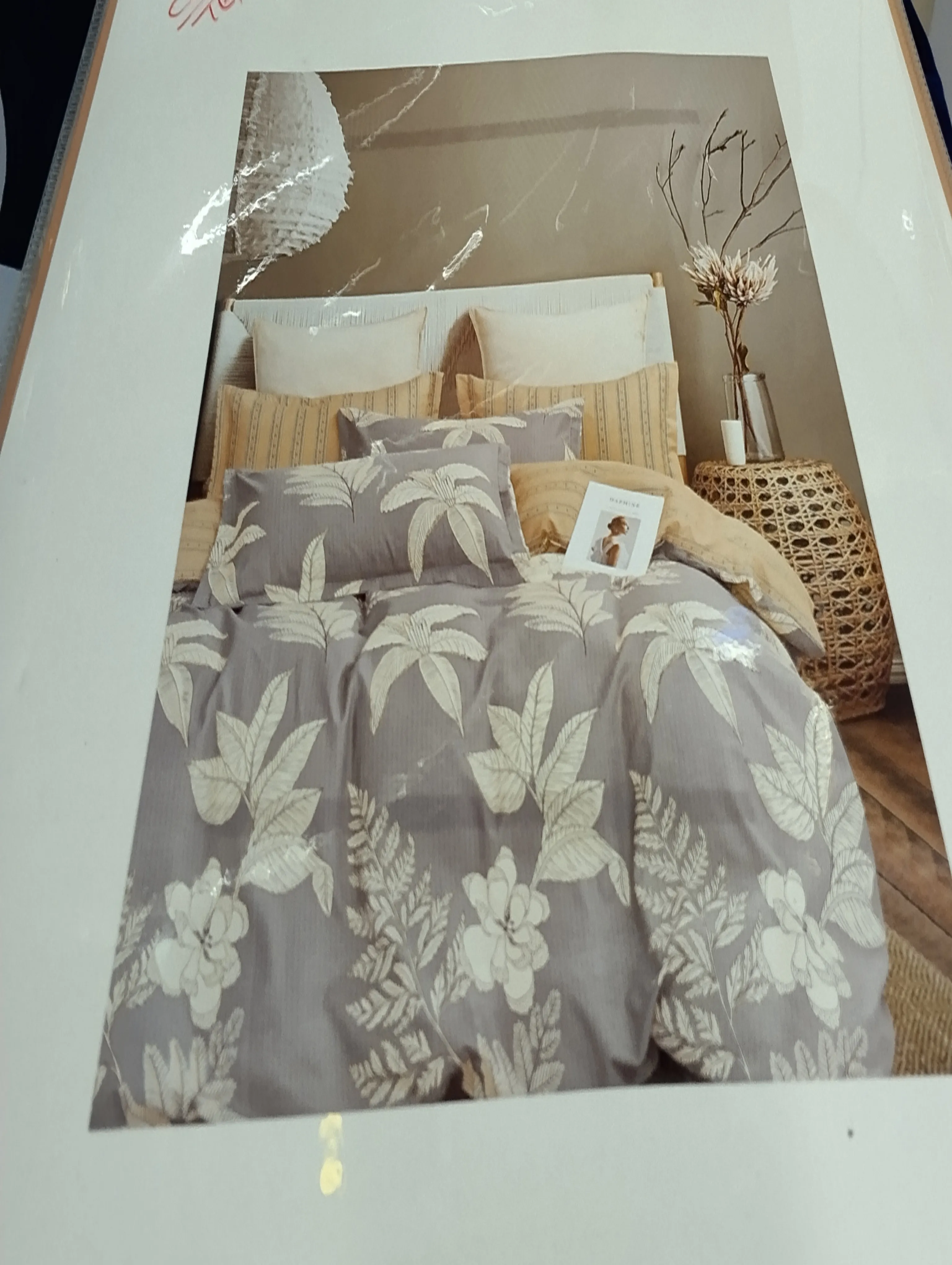Floral Bedding Set In Neutral Design view 2
