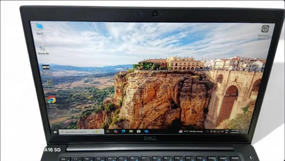 Dell Latitude 7490 view 3