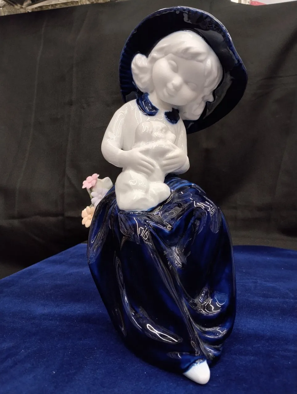 Elegant Lady Figurine view 5