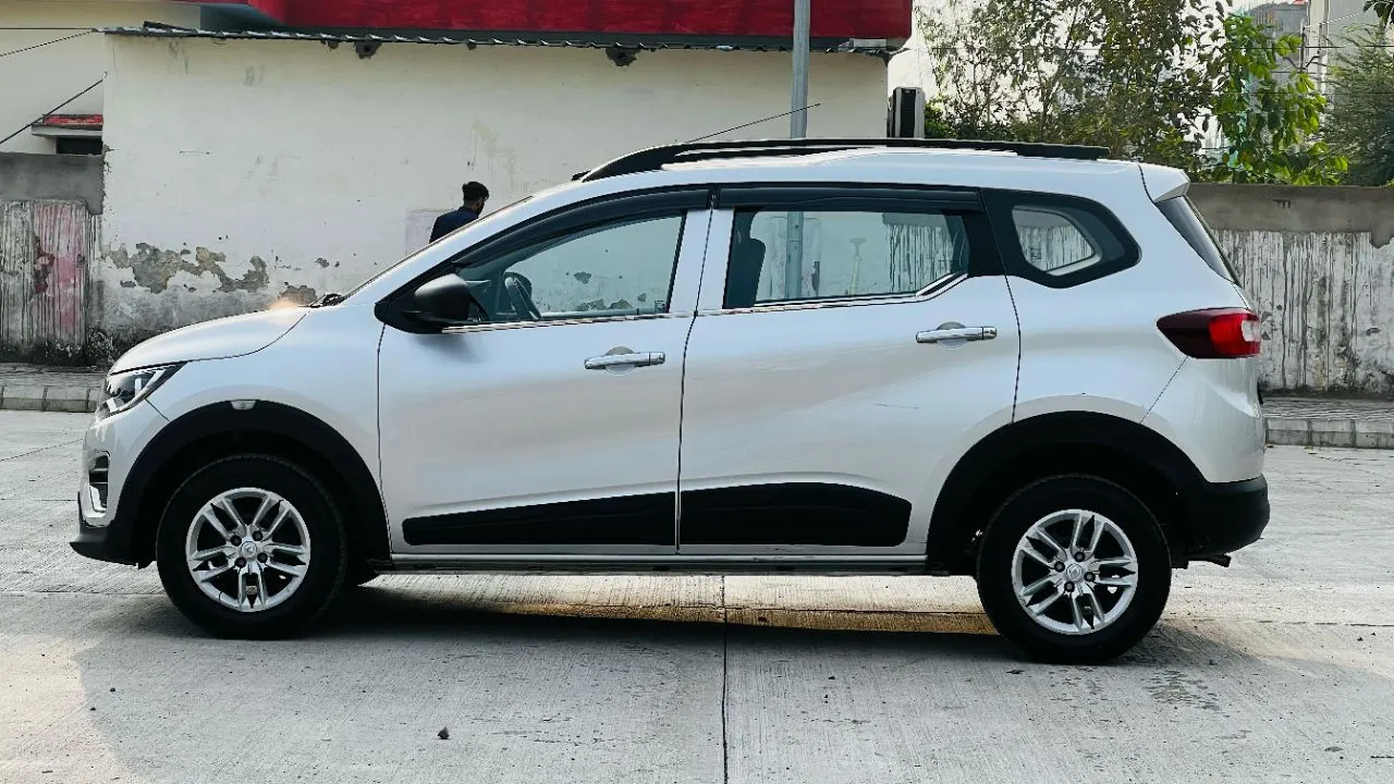 Renault Triber view 2