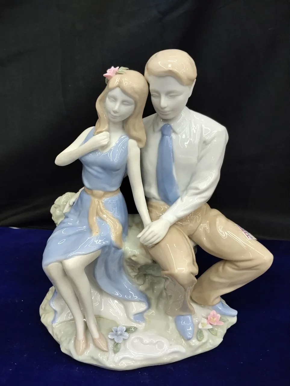 Porcelain Couple Figurine Adolescent view 7