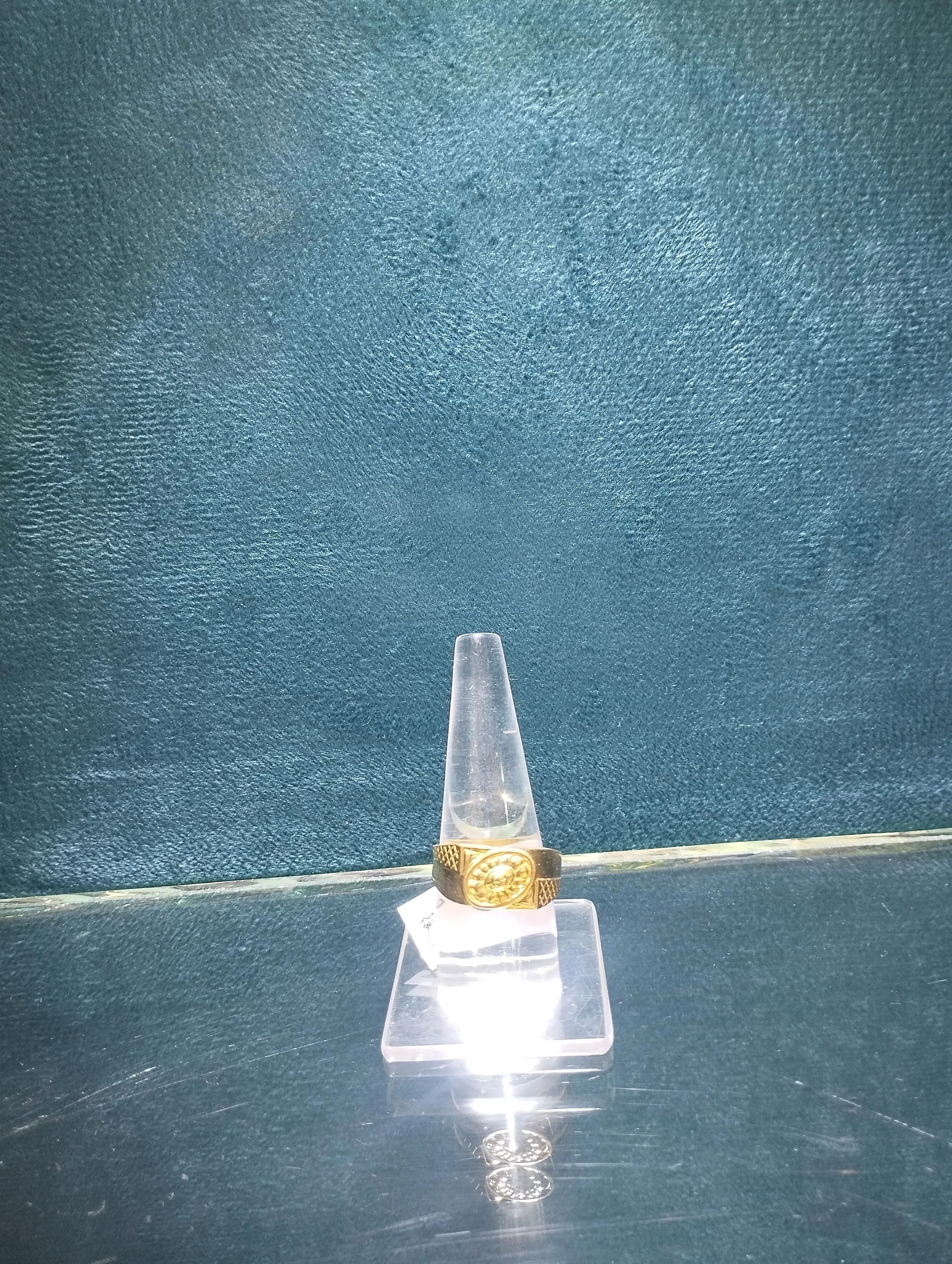 Gold Filigree Ring. view 2