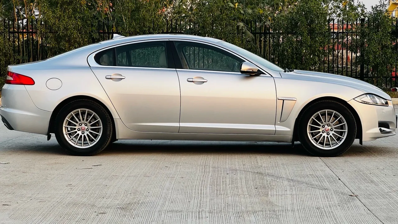 Jaguar XF view 2