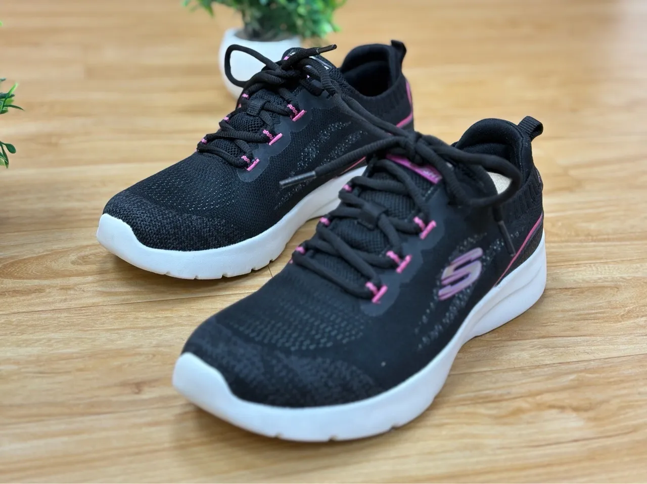 .Skechers Sneakers view 3