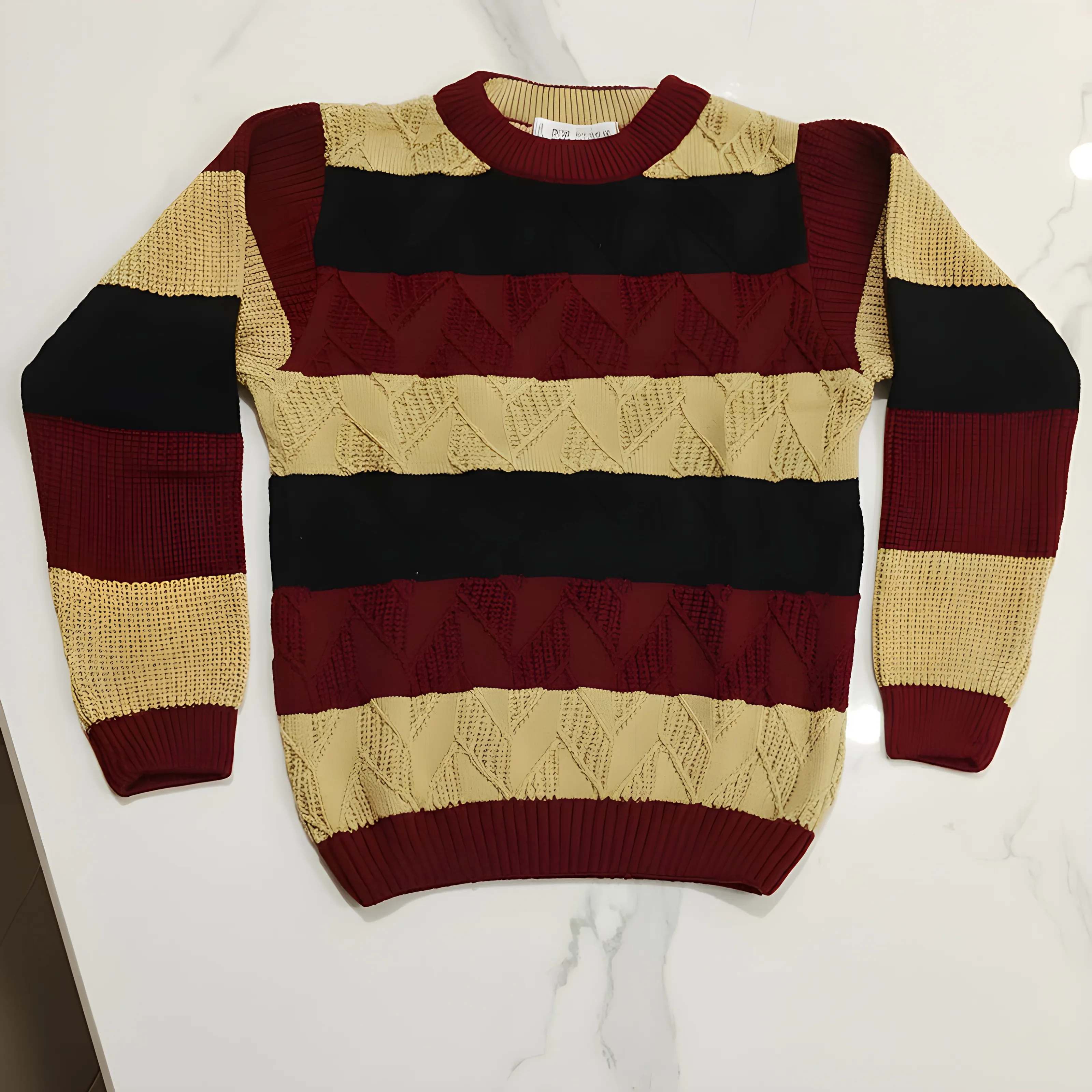 The Mirror Story Boy Pullover 560 view 2