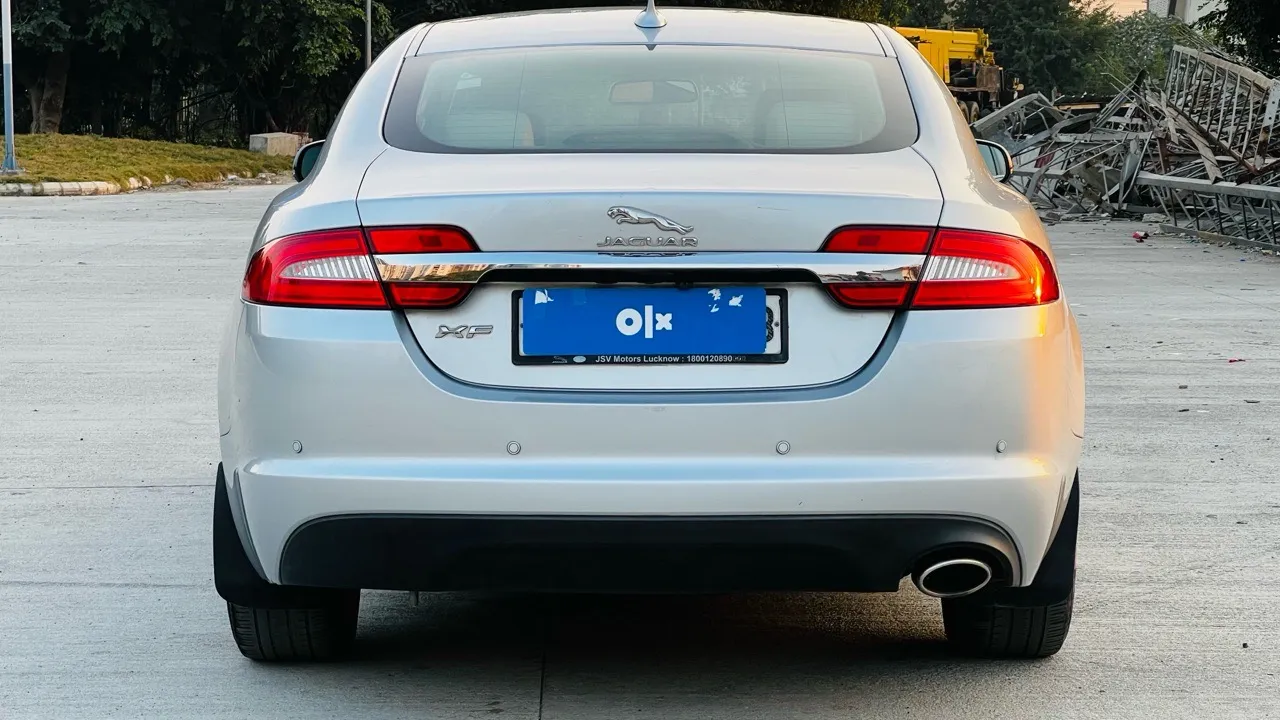 Jaguar XF view 4