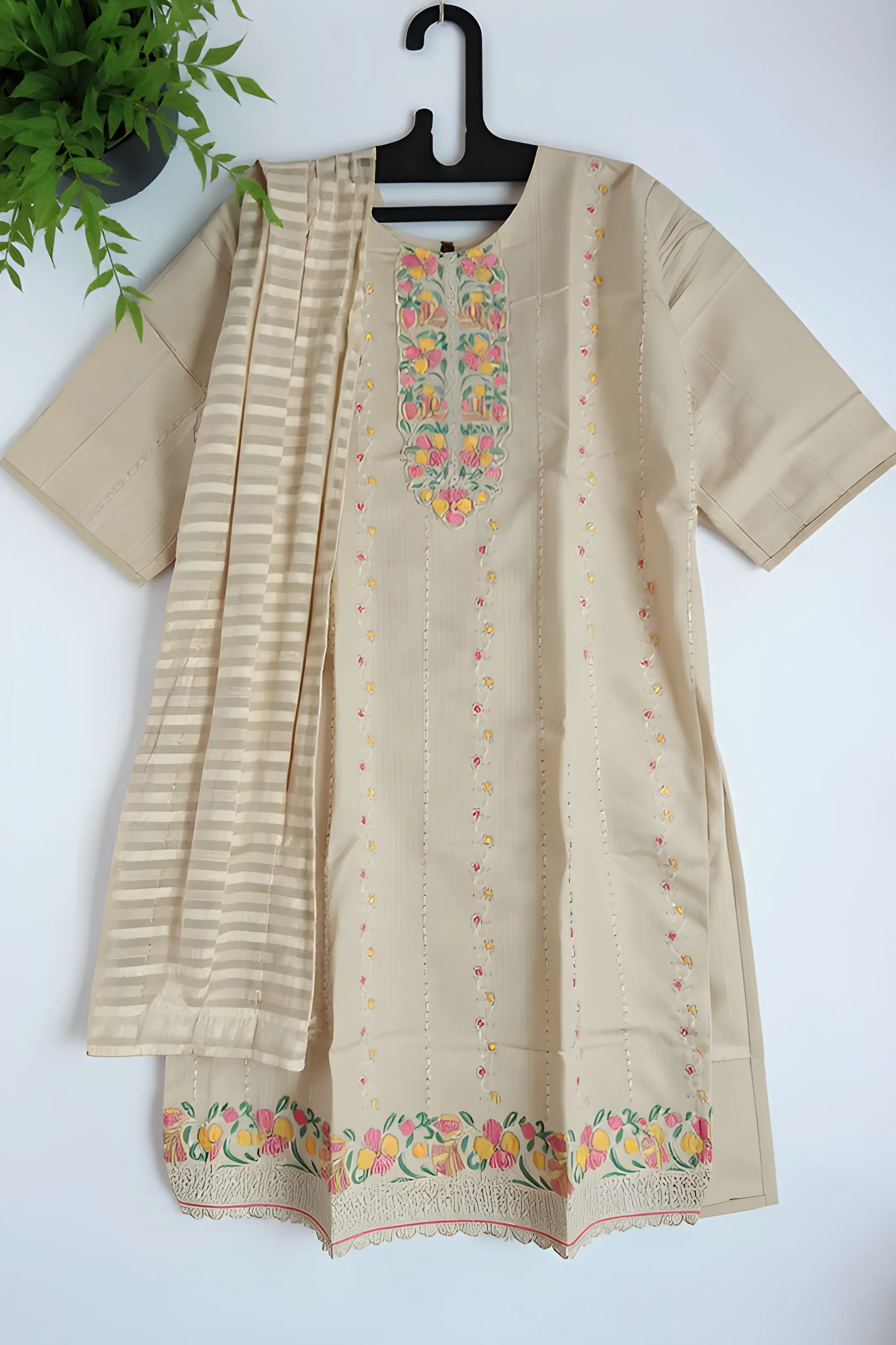Embroidered Kurti Set view 2