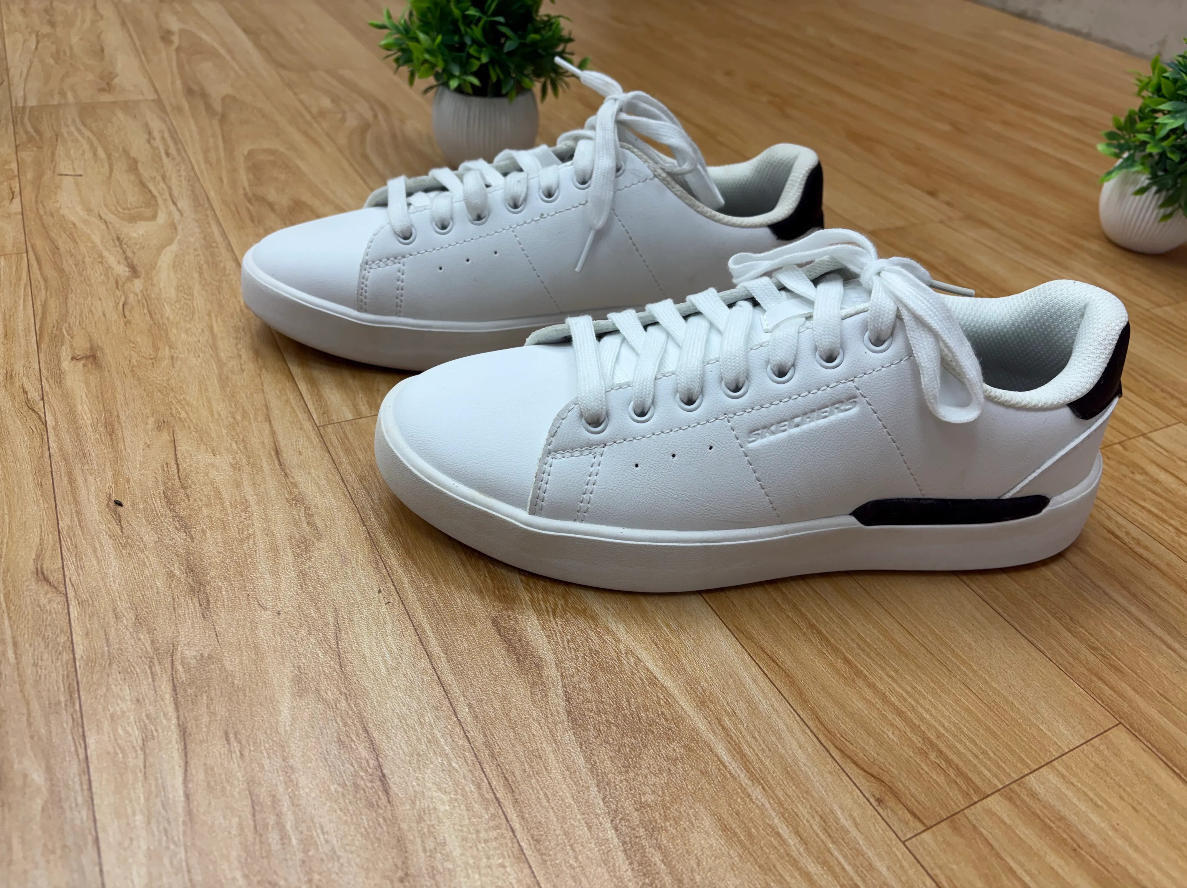 Skechers Sneakers’ view 2