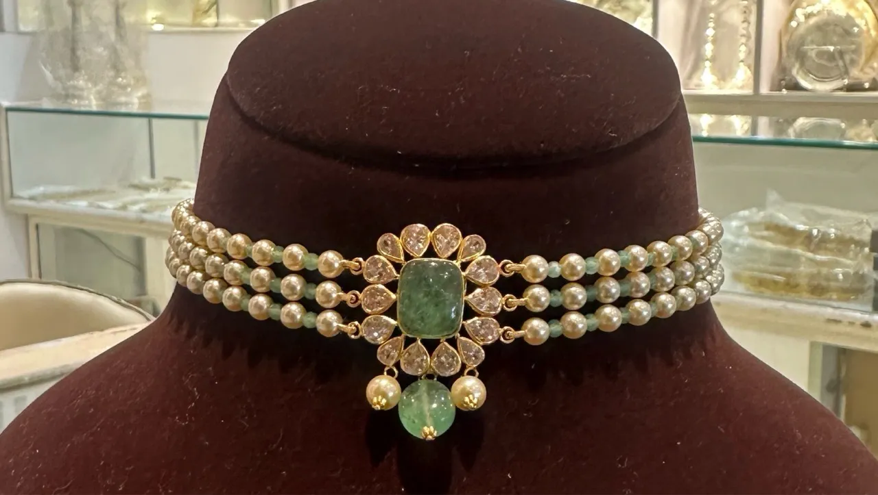 Emerald and Pearl Choker view 2