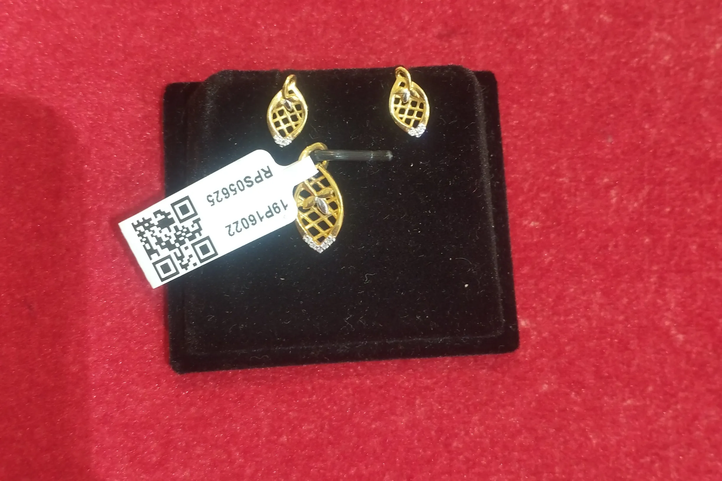 Prosperi Earrings Set view 2