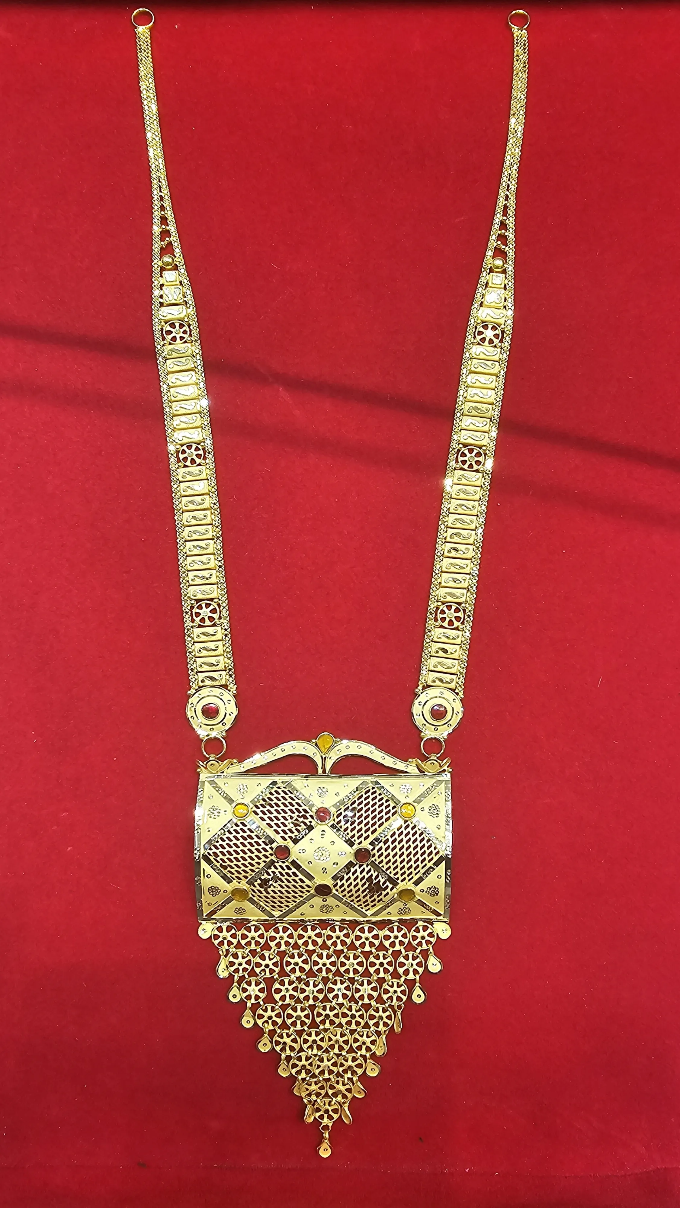 Traditional Gold Necklace view 2