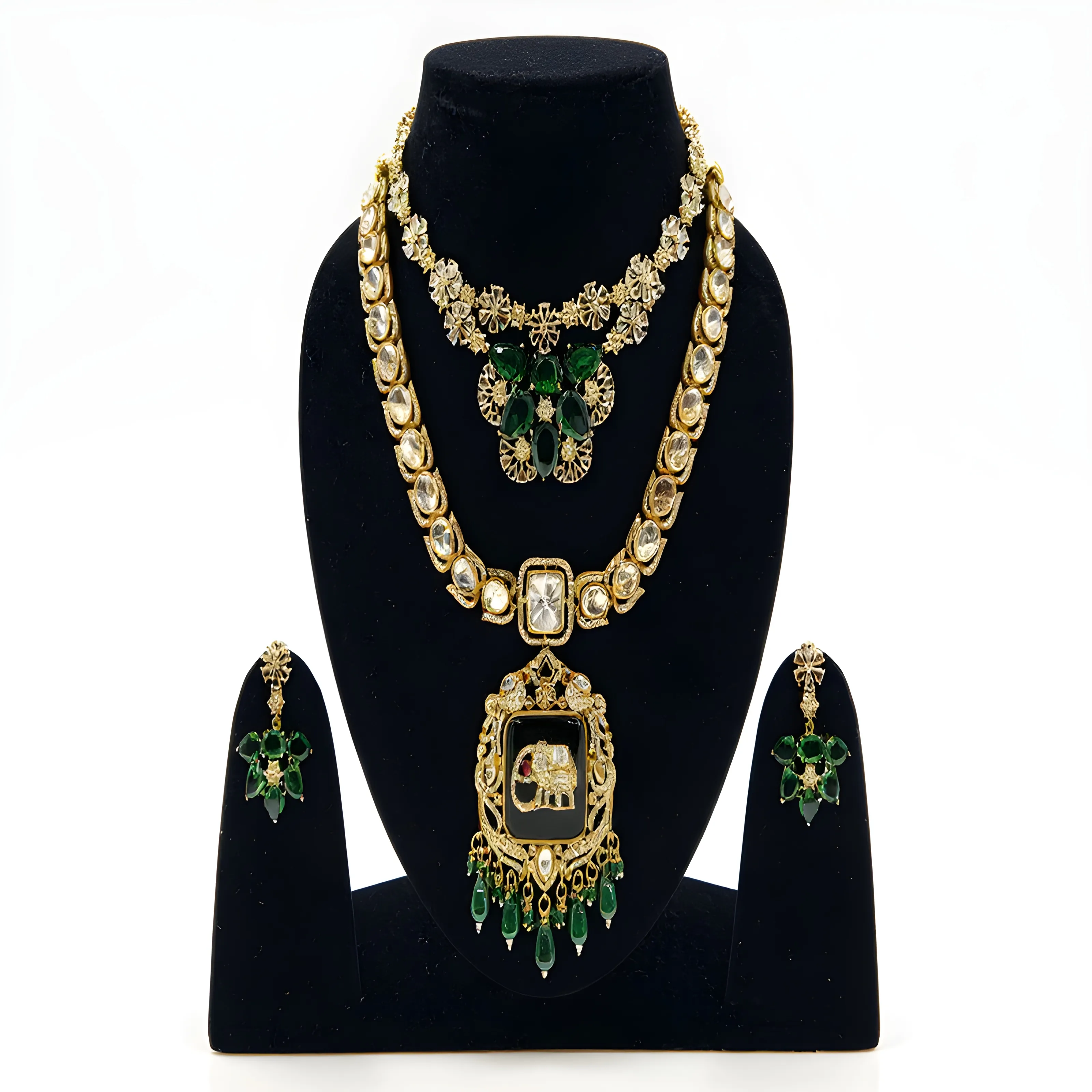 Gold and Emerald Jewelry Set view 3