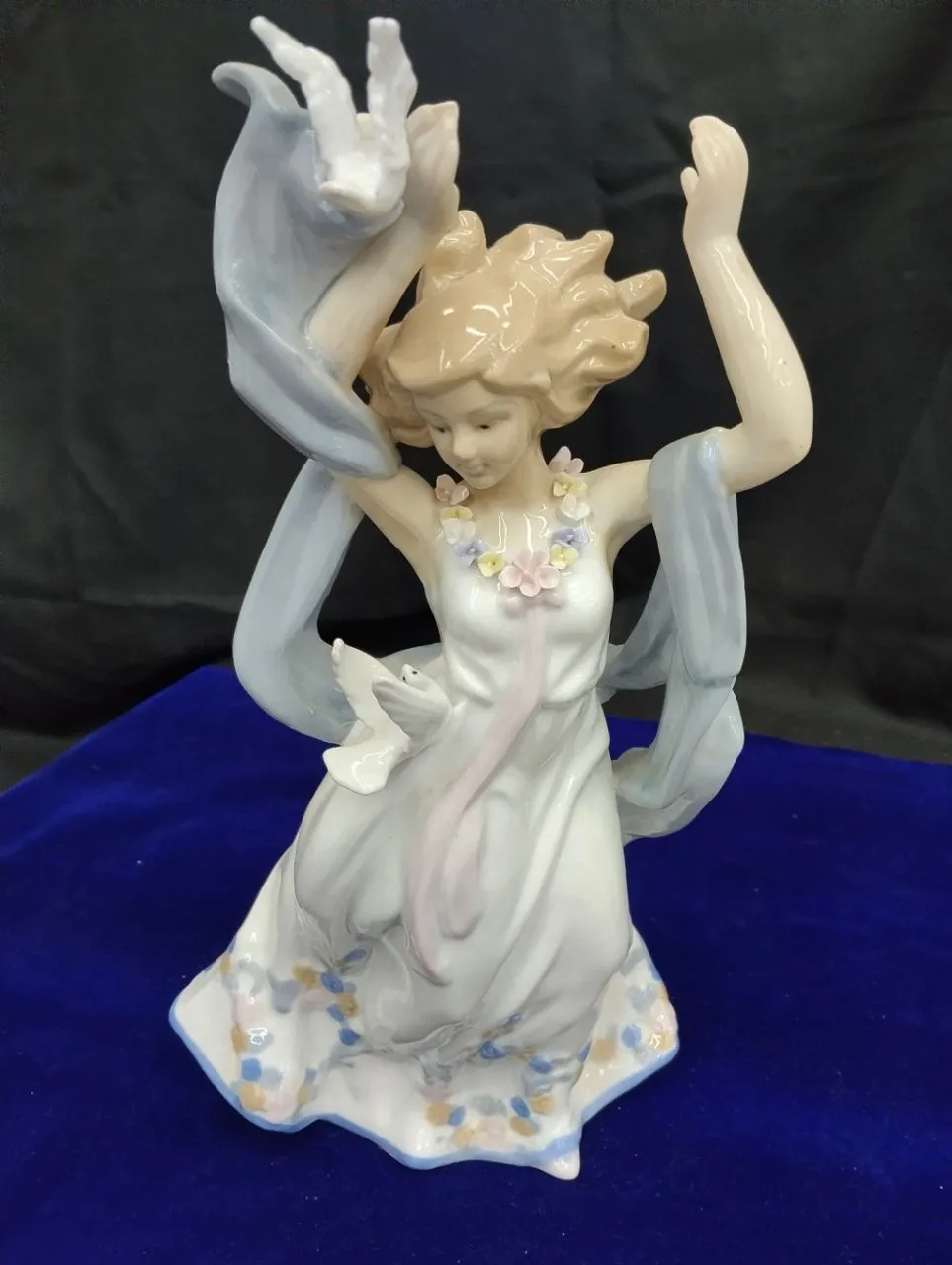 Vintage Ceramic Couple Figurine view 6
