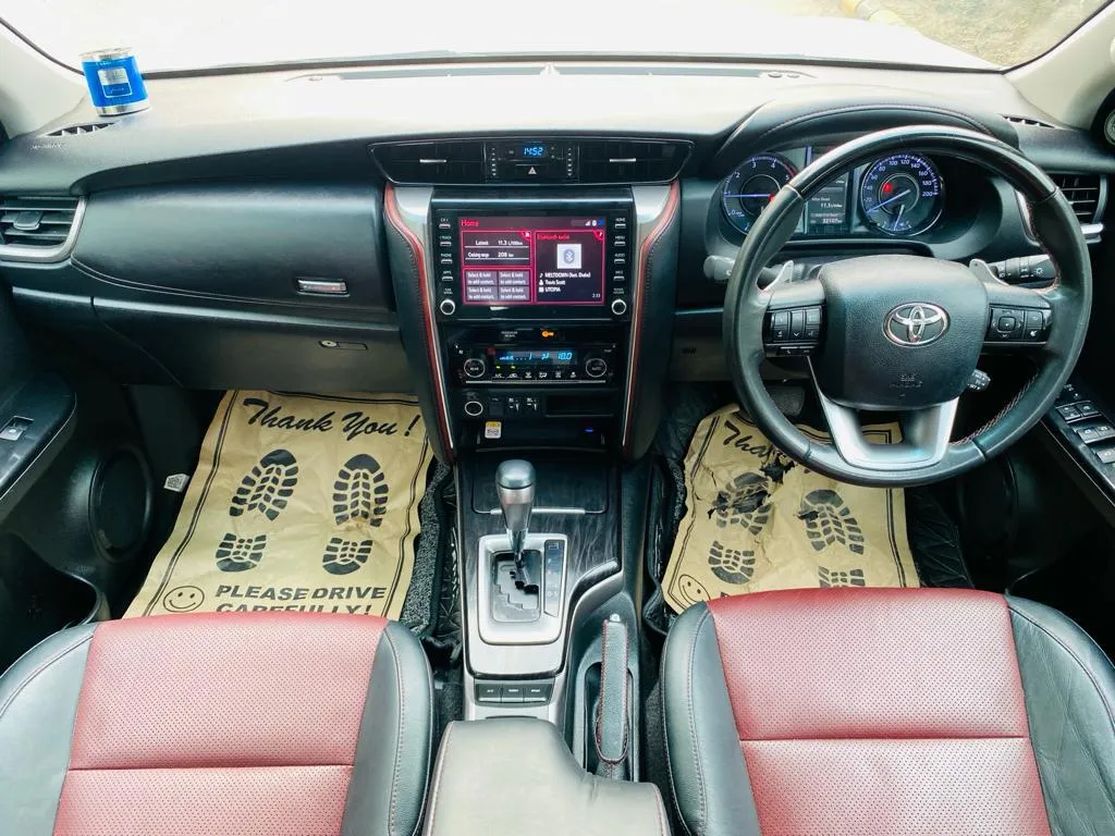 Toyota Legender Automatic view 4