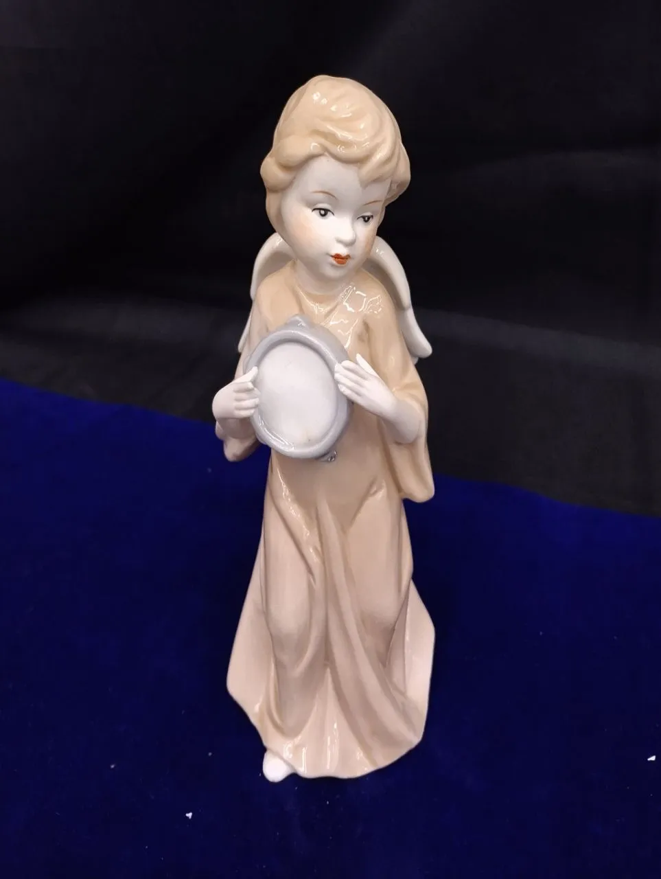 Porcelain Angel Figurine Maestro view 10