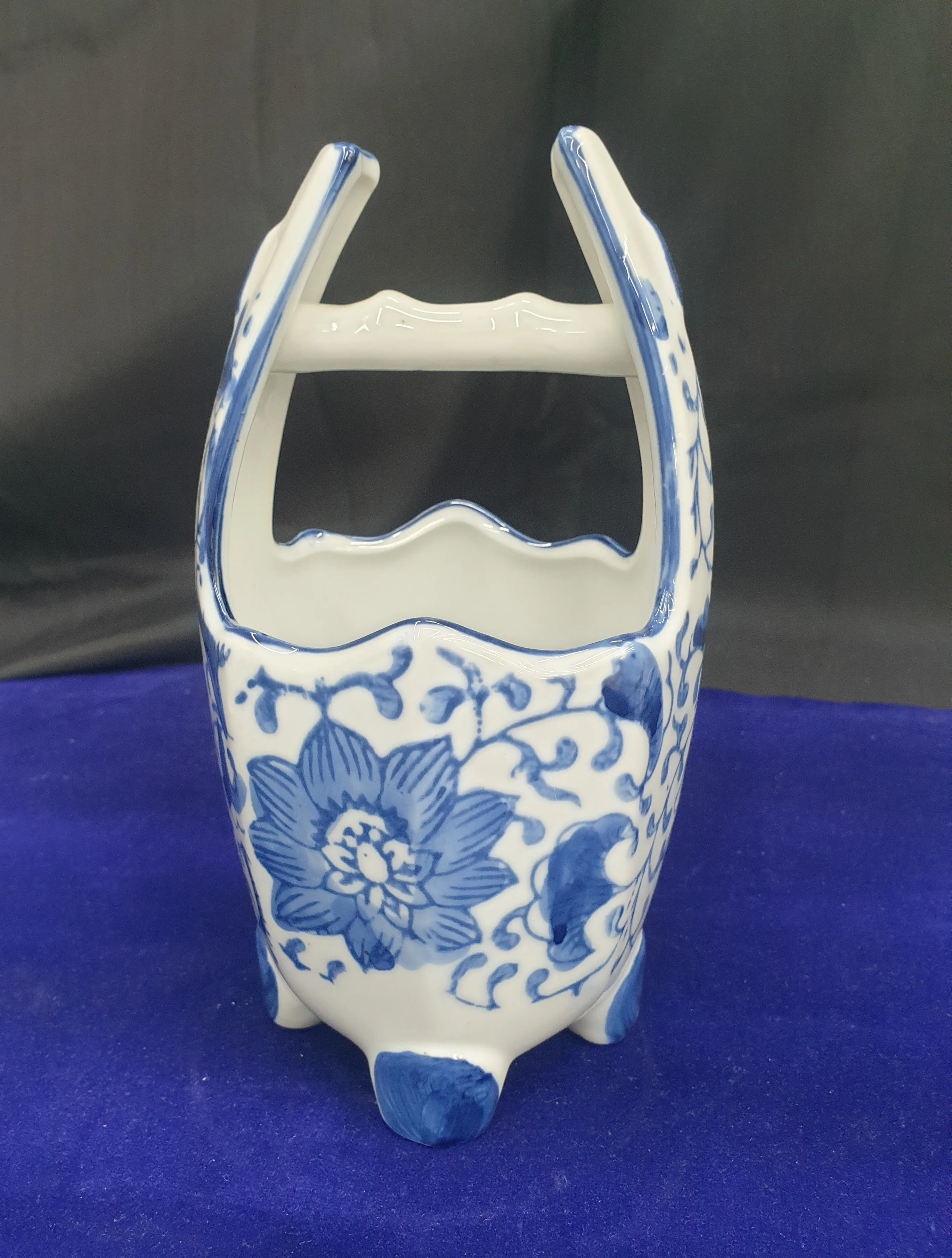 Blue and White Ceramic Water Pulley view 2