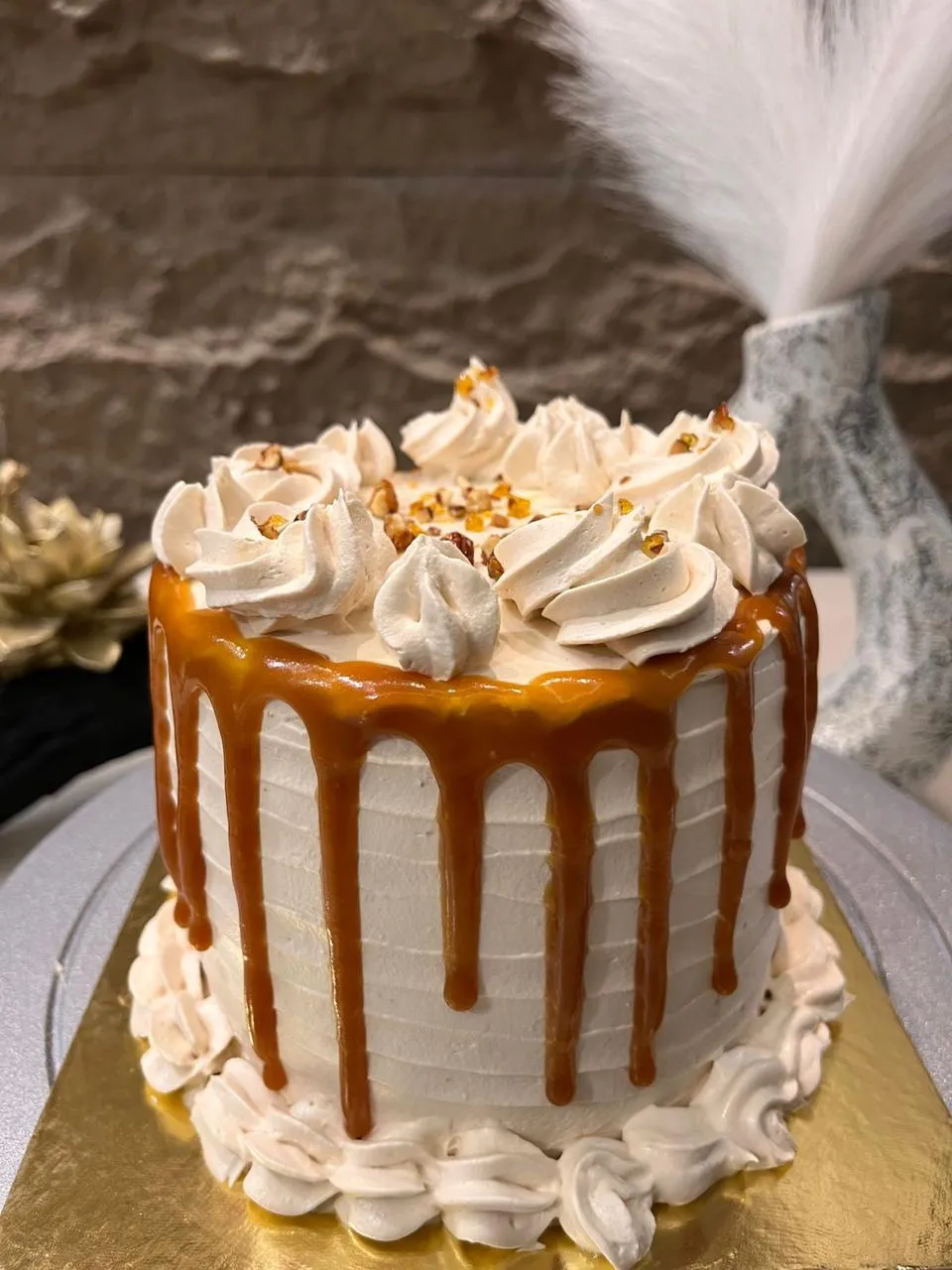 Salted Caramel With Carmalized Almonds Half Kg view 2