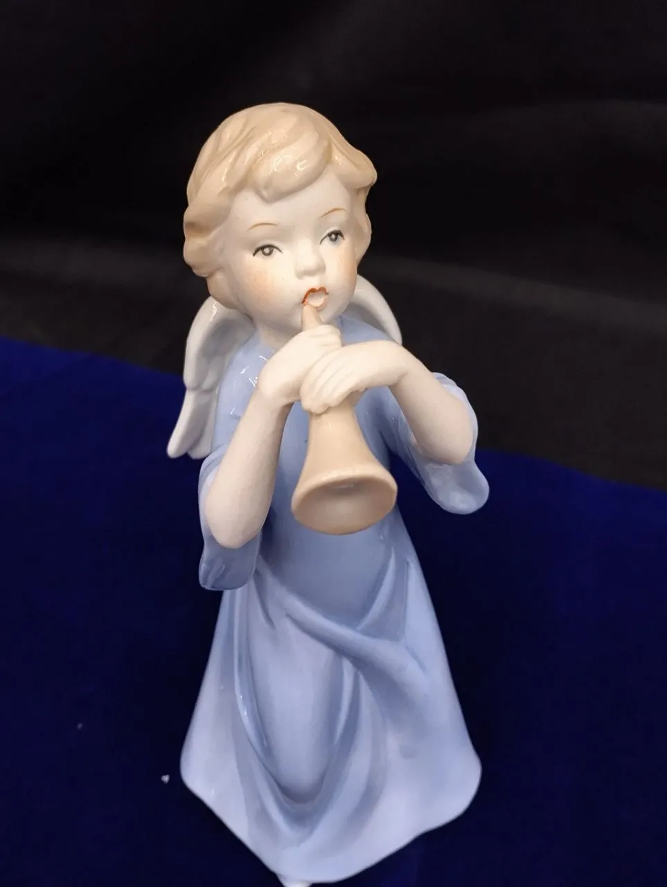 Porcelain Angel Figurine Maestro view 3