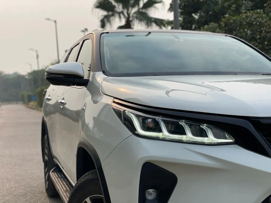 Toyota Legender Automatic view 3