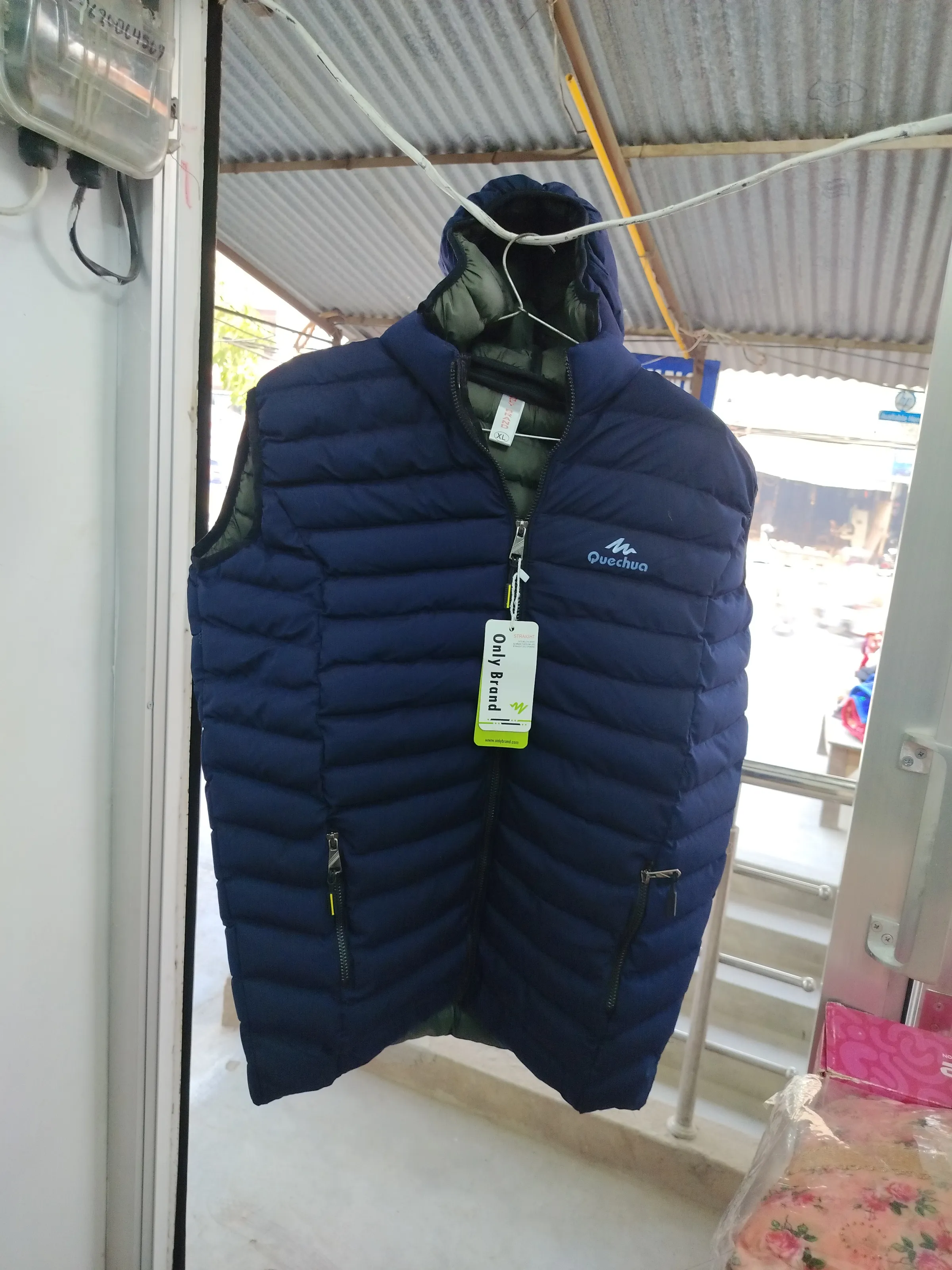 Quechua Mens Padded Vest view 2