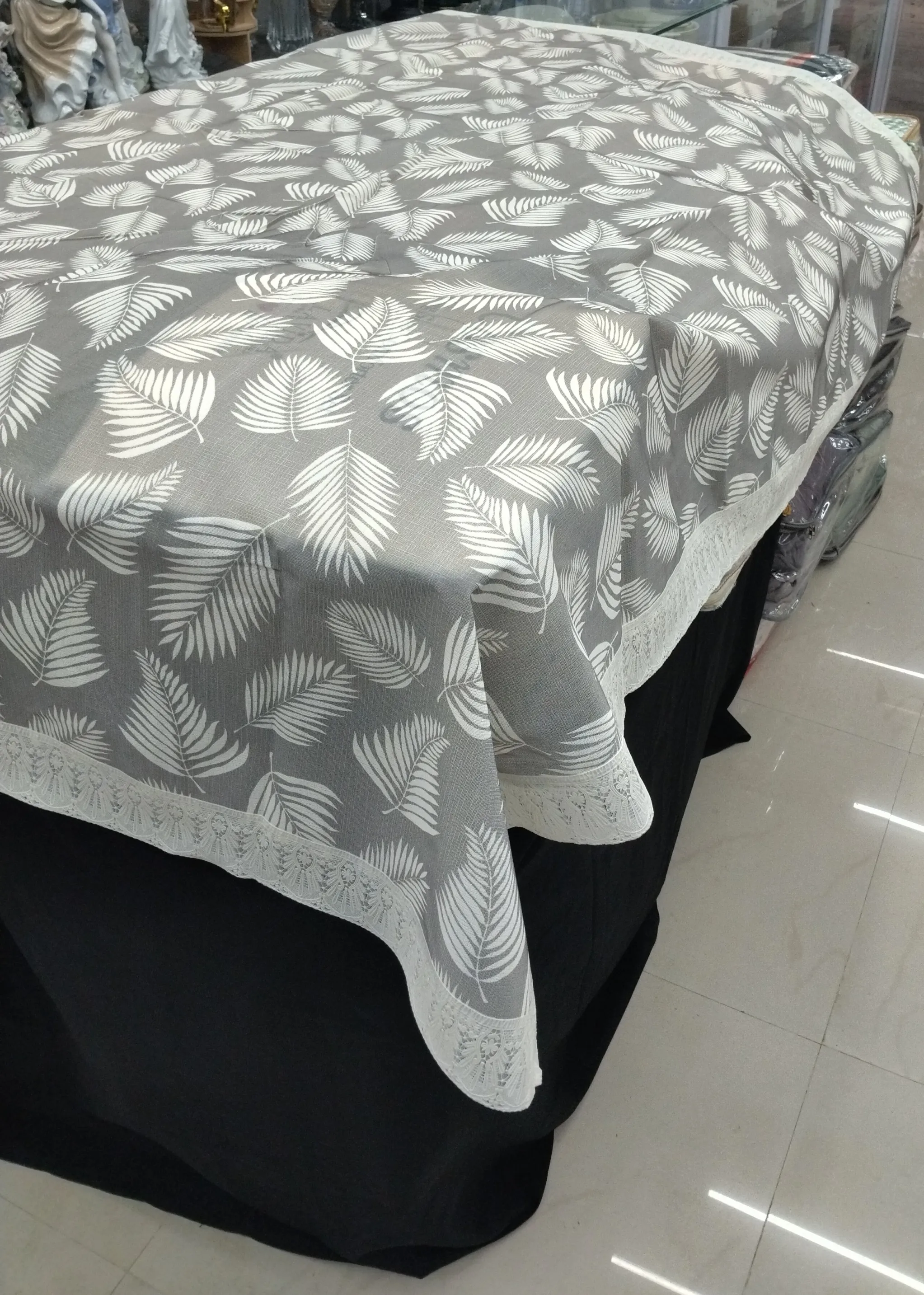 Leafy Pattern Table Cover view 2