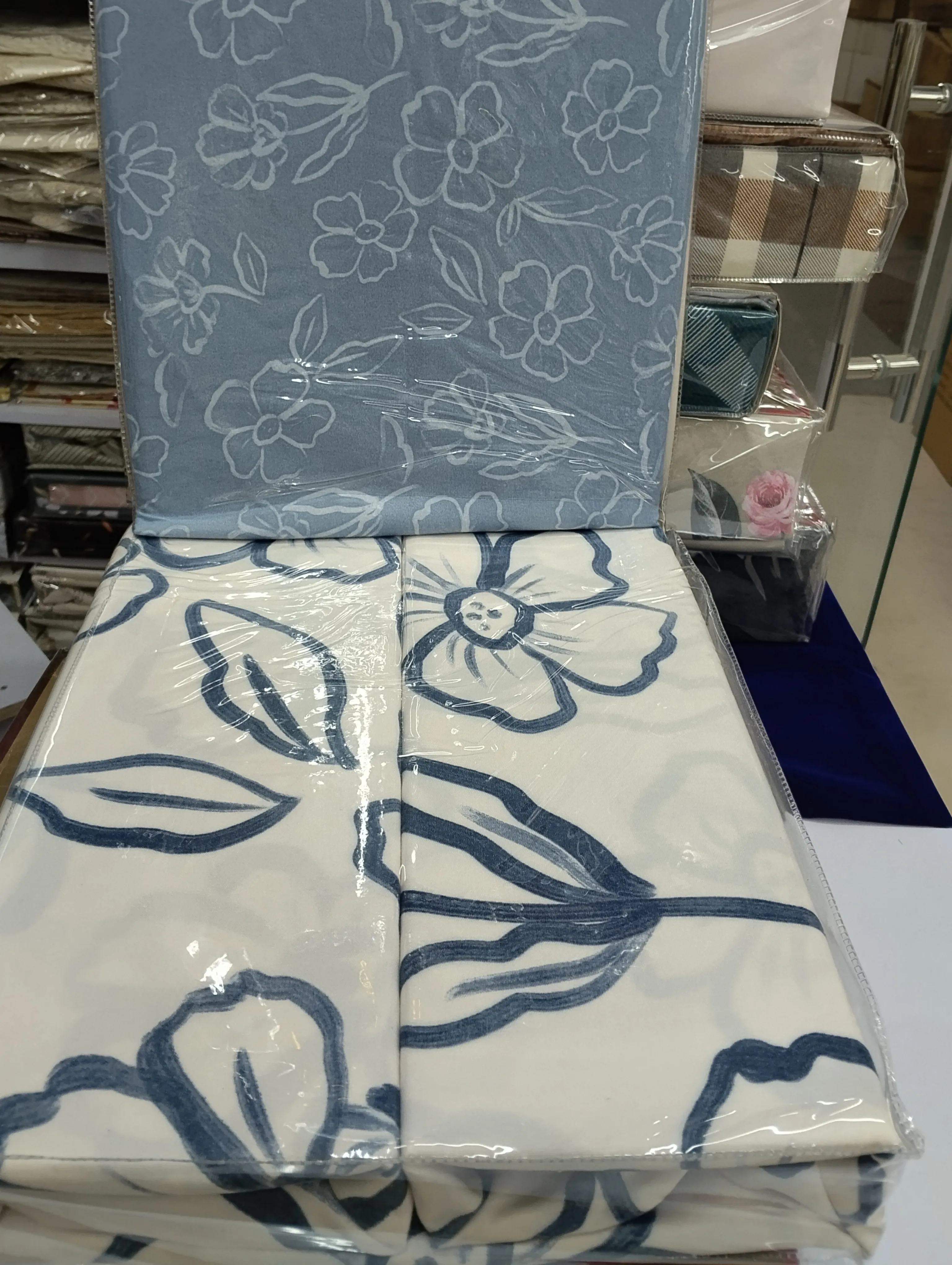 Floral Bedding Set view 2