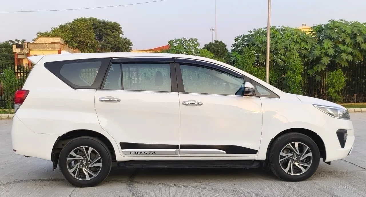 Toyota Innova crysta view 2