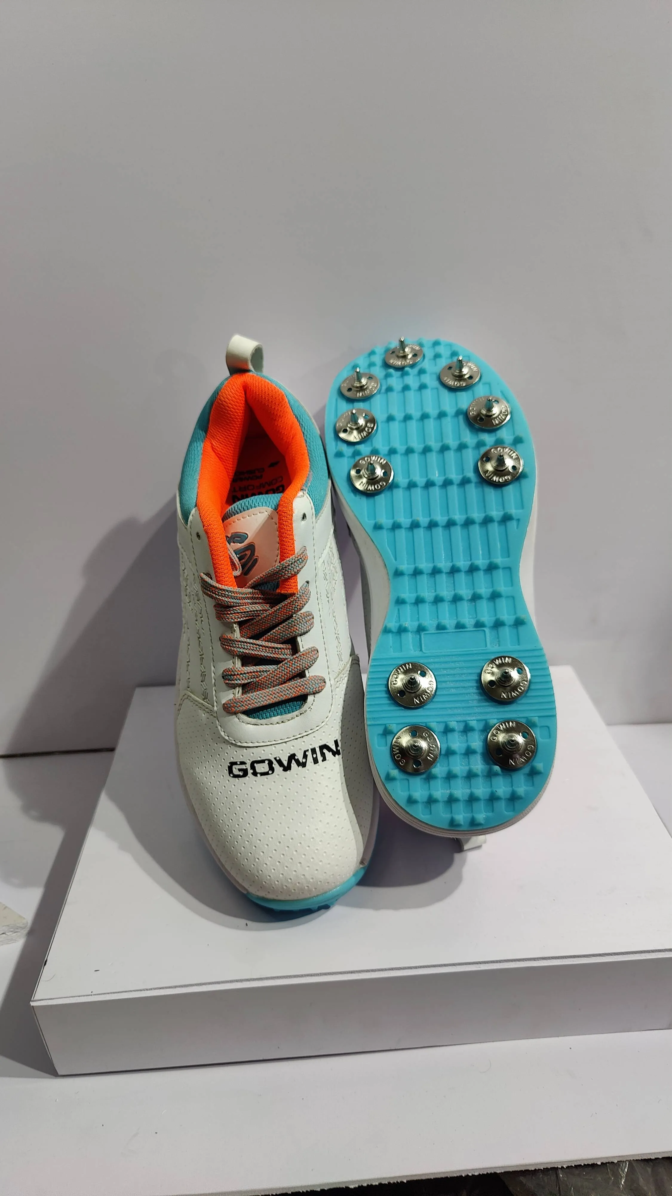 Gowin Cricket Spikes TYRO view 3