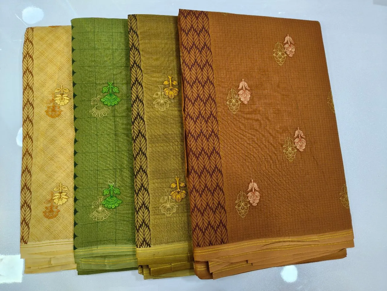 Floral Pattern Cotton Saree view 3