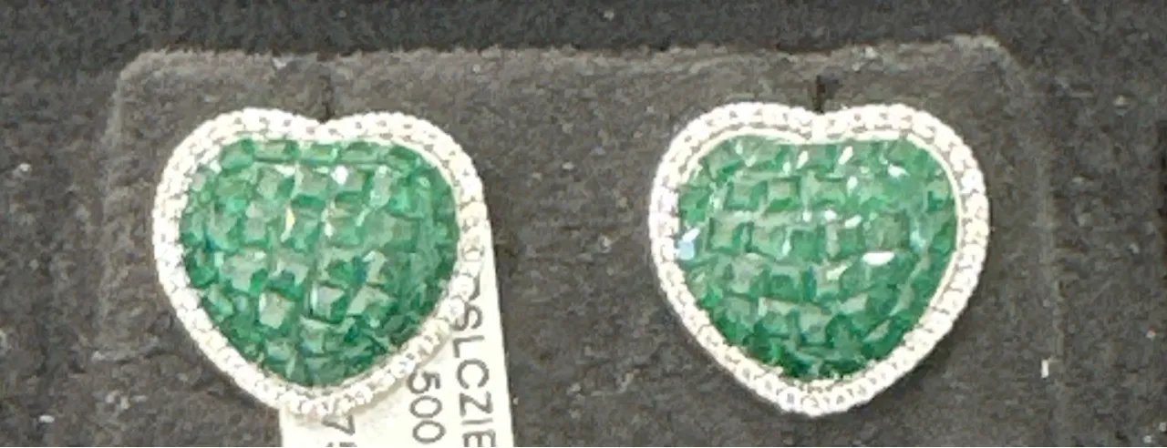 Heart-shaped Green Earrings view 2
