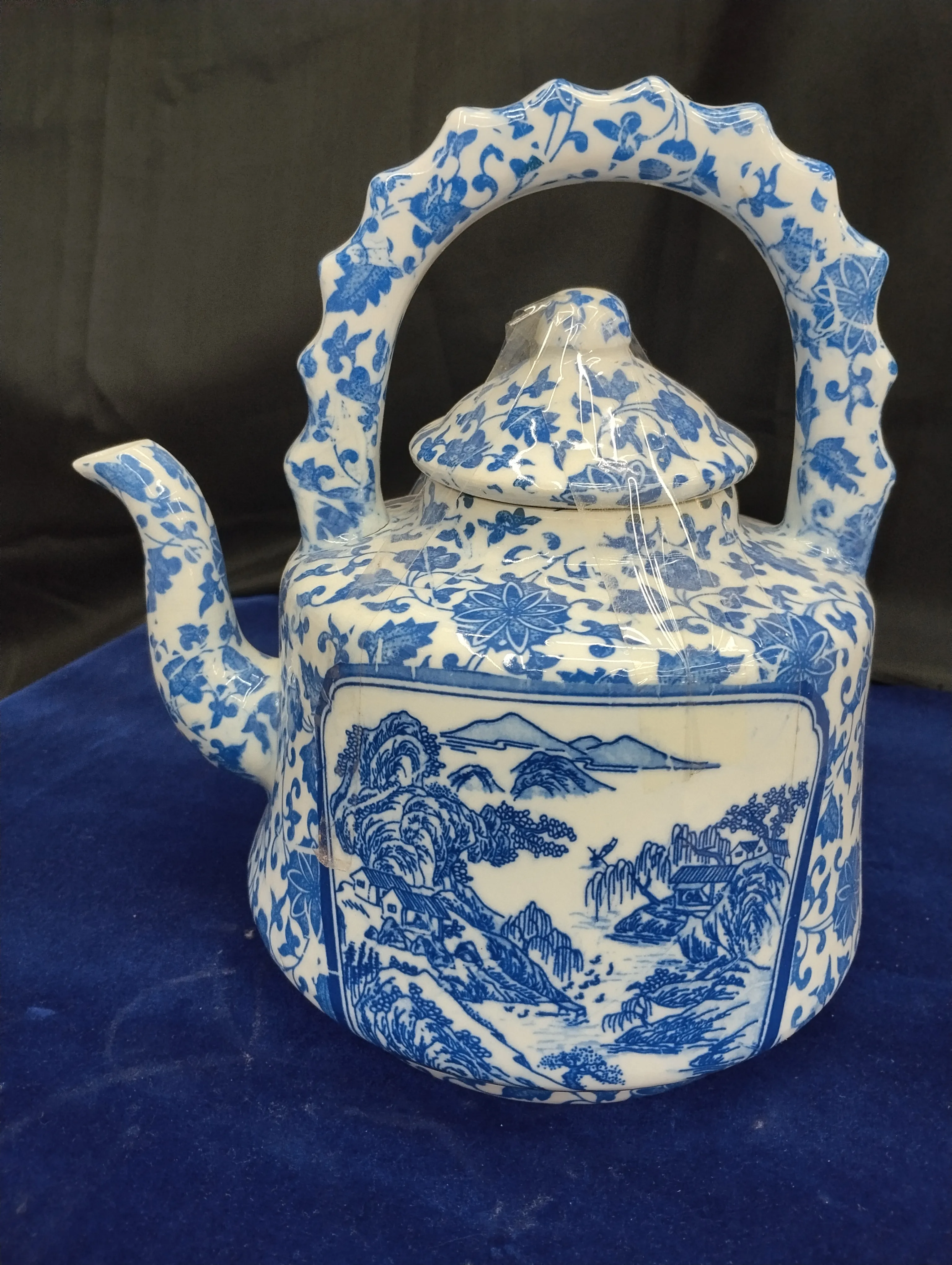 Blue and White Porcelain Tea Cattle view 9