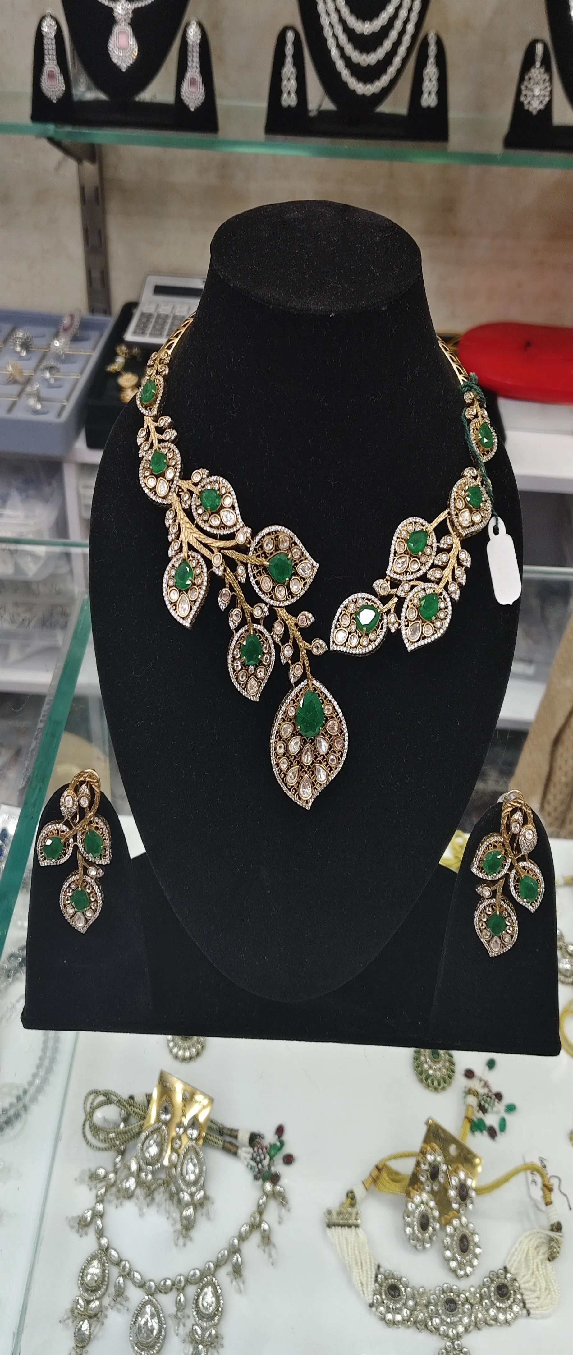 Green Gemstone Necklace Set view 2