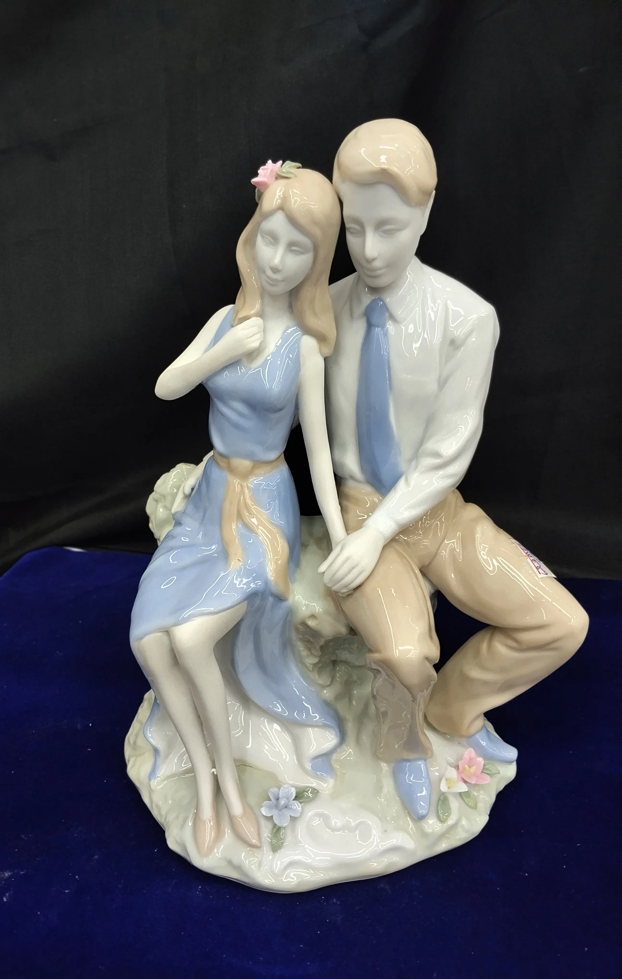 Romantic Couple Figurine view 2