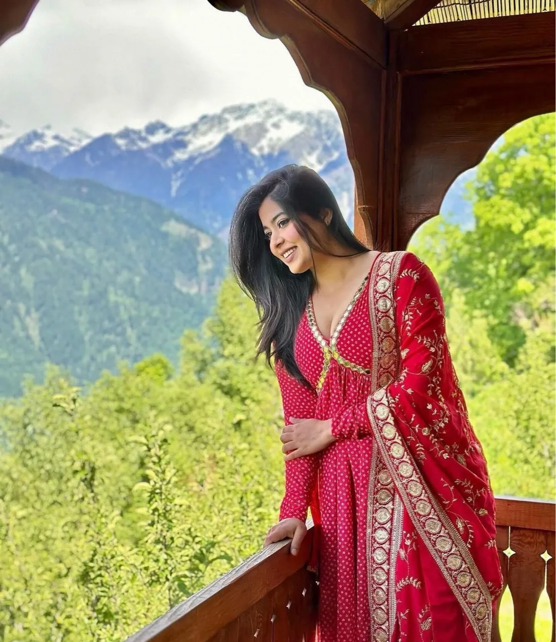 Ruhani Suit Set - Red view 5