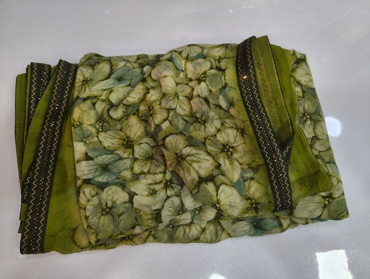 Elegant Green Floral Printed Saree with Designer Border view 5