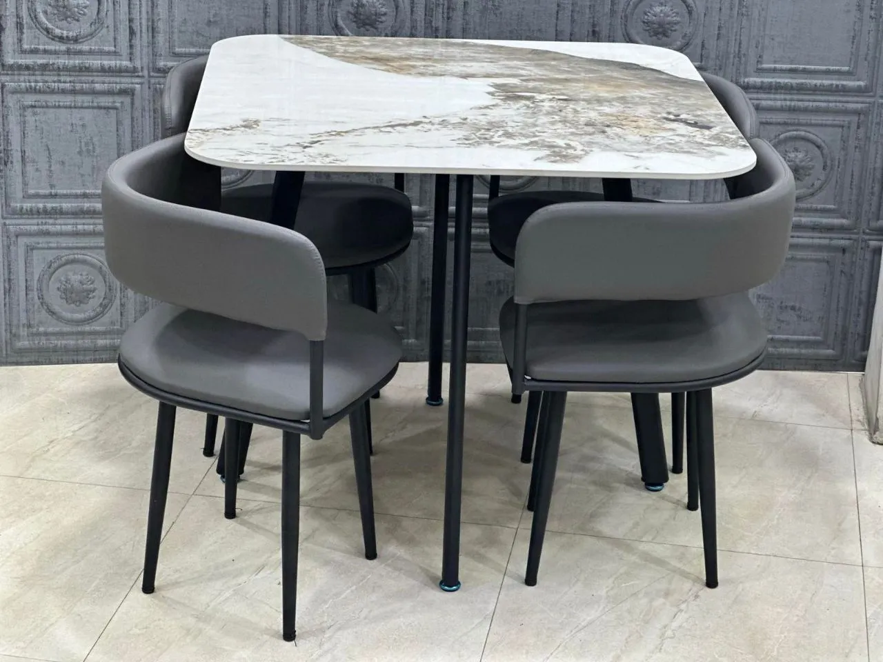 Small Size Dining Table 4 Seater