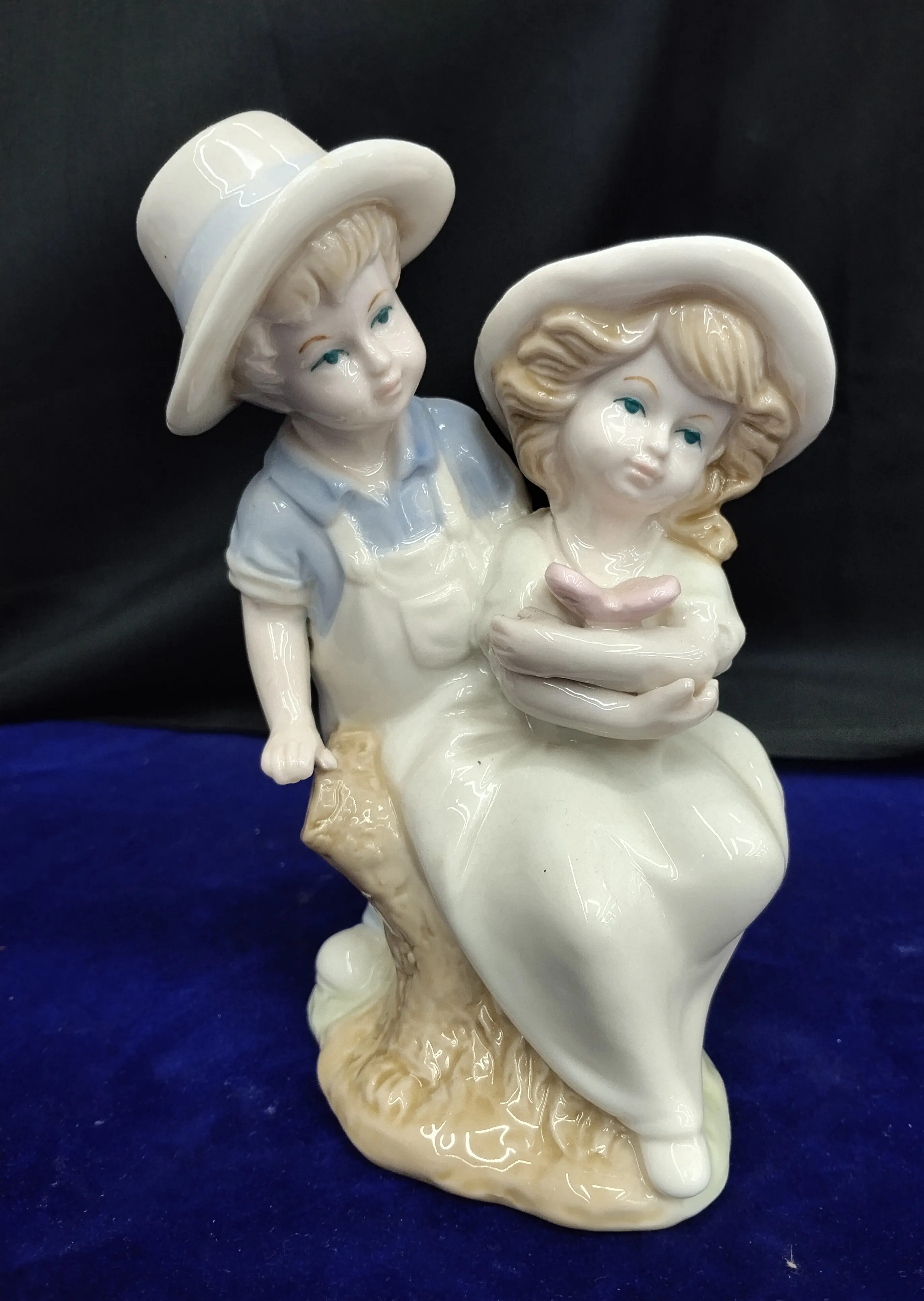 Porcelain Couple Figurine Adolescent view 11