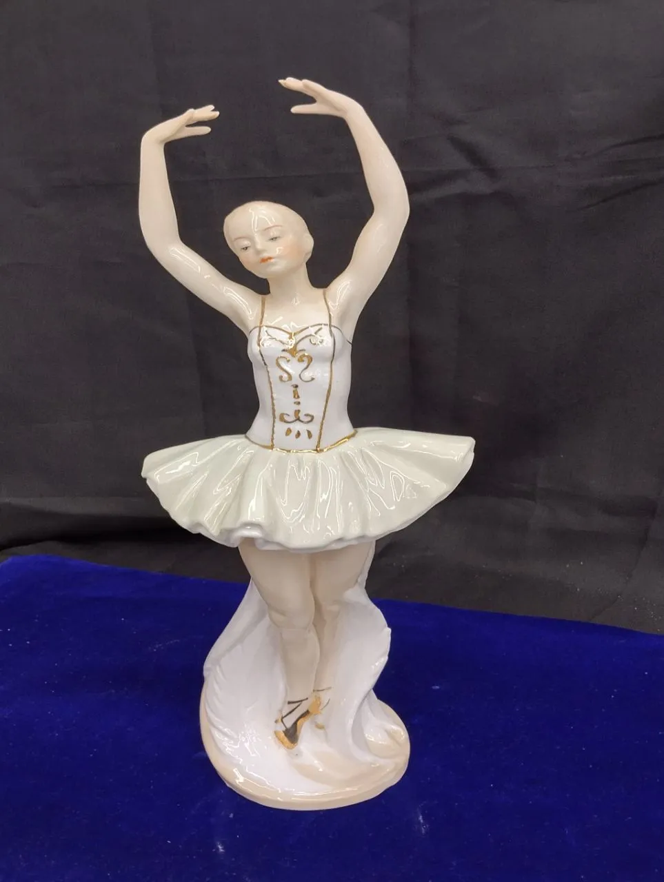 Elegant Porcelain Figurine view 11