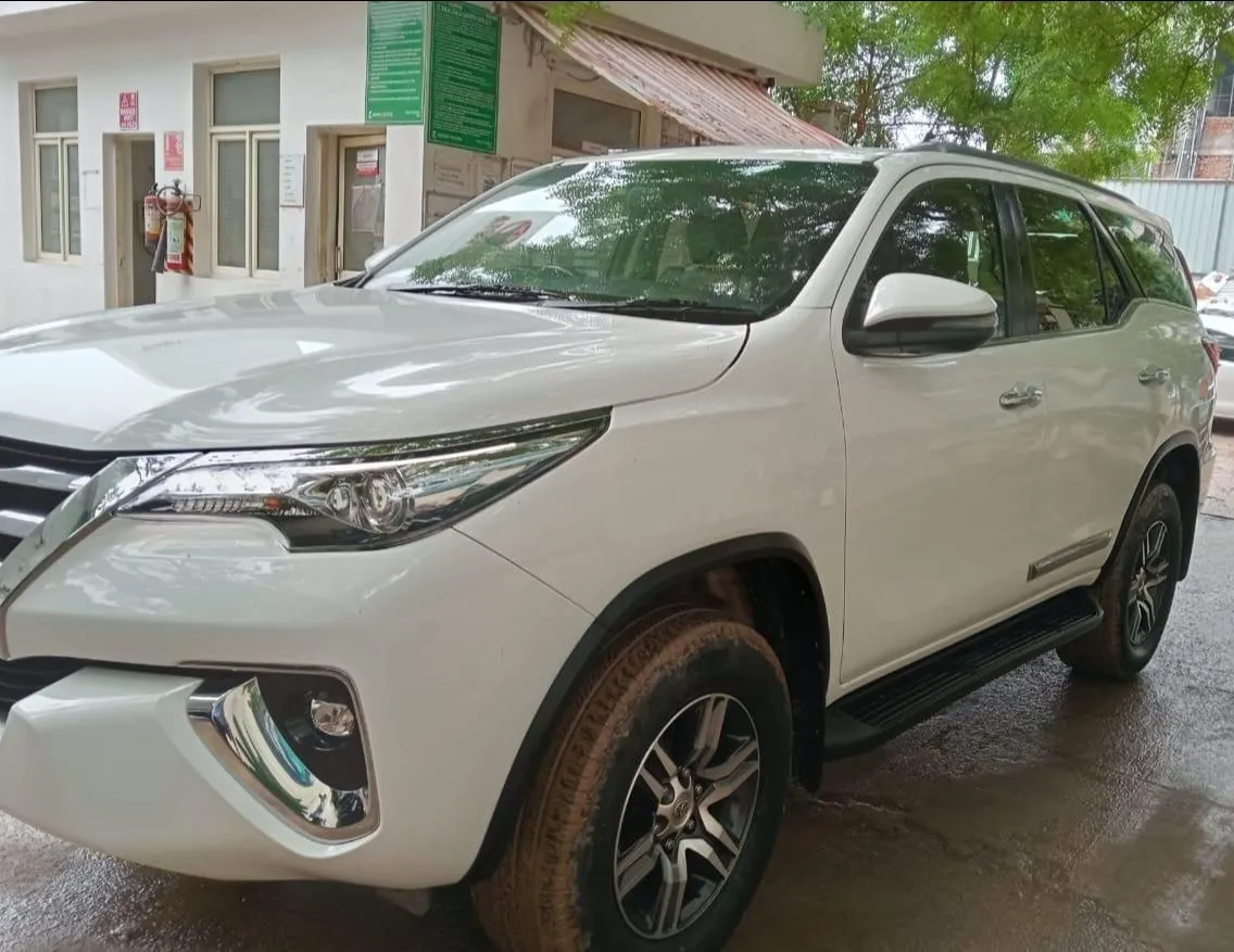 Toyota Fortuner Desail Automatic view 5