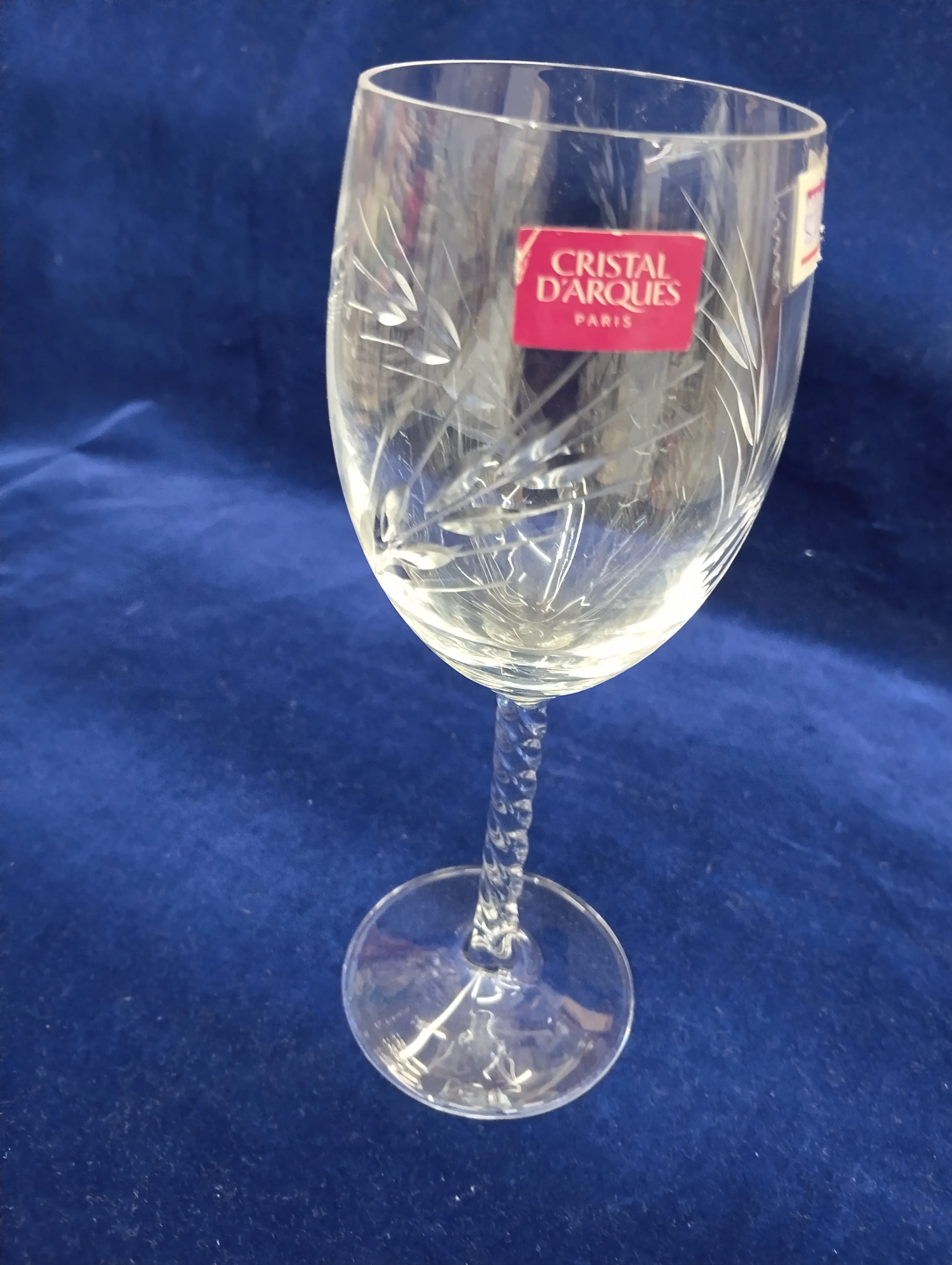 Cristal DArques Wine Glass view 2