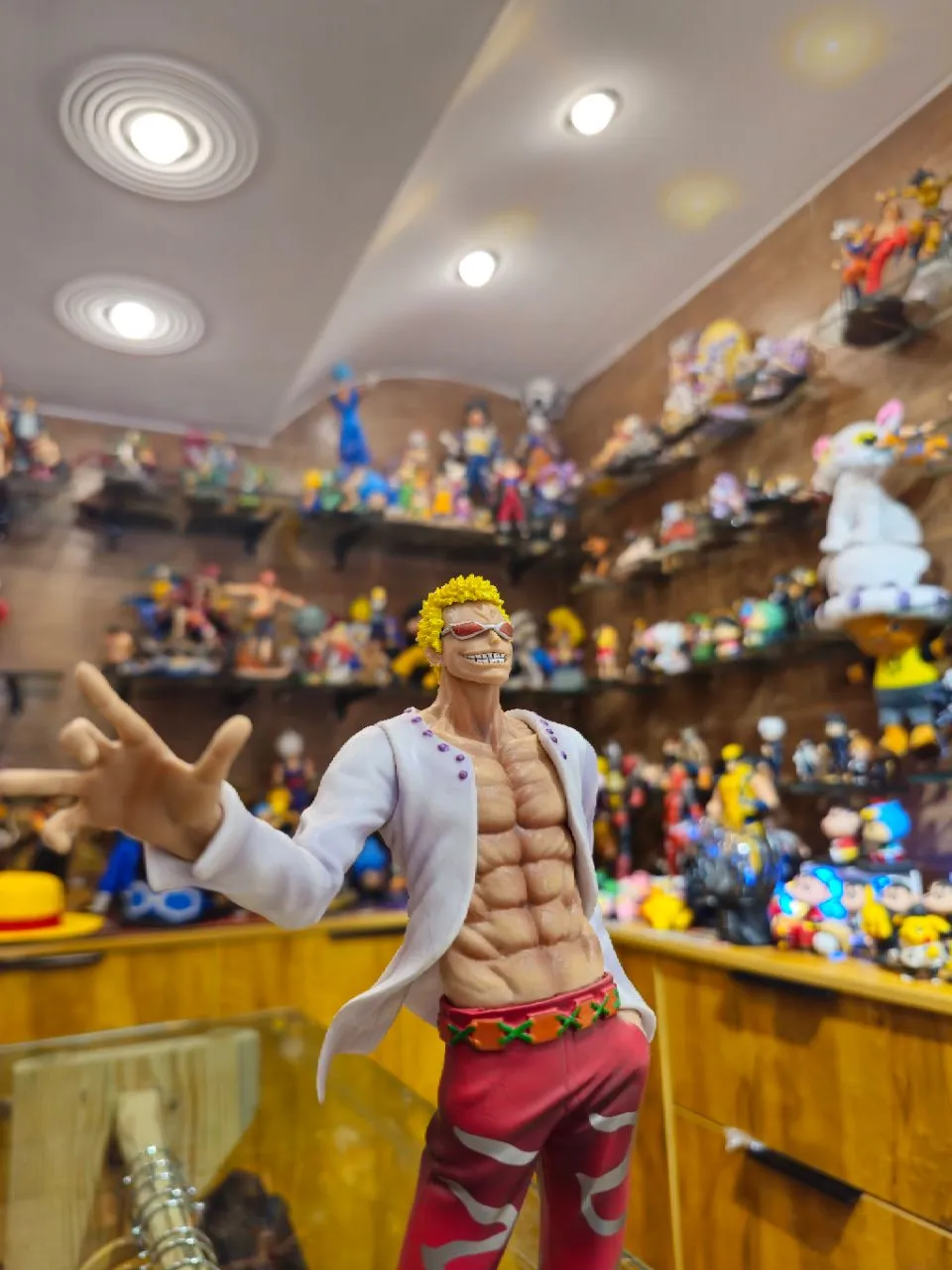One Piece – Donquixote Doflamingo “Vacation King” Casual Style Collectible Figure view 5